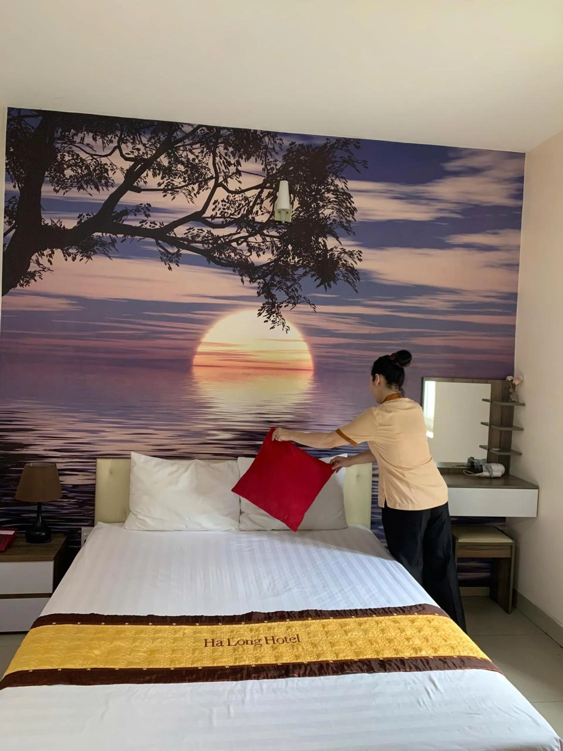 People, Bed in Ha Long hotel