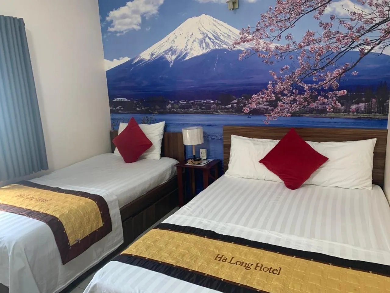 Bedroom, Bed in Ha Long hotel