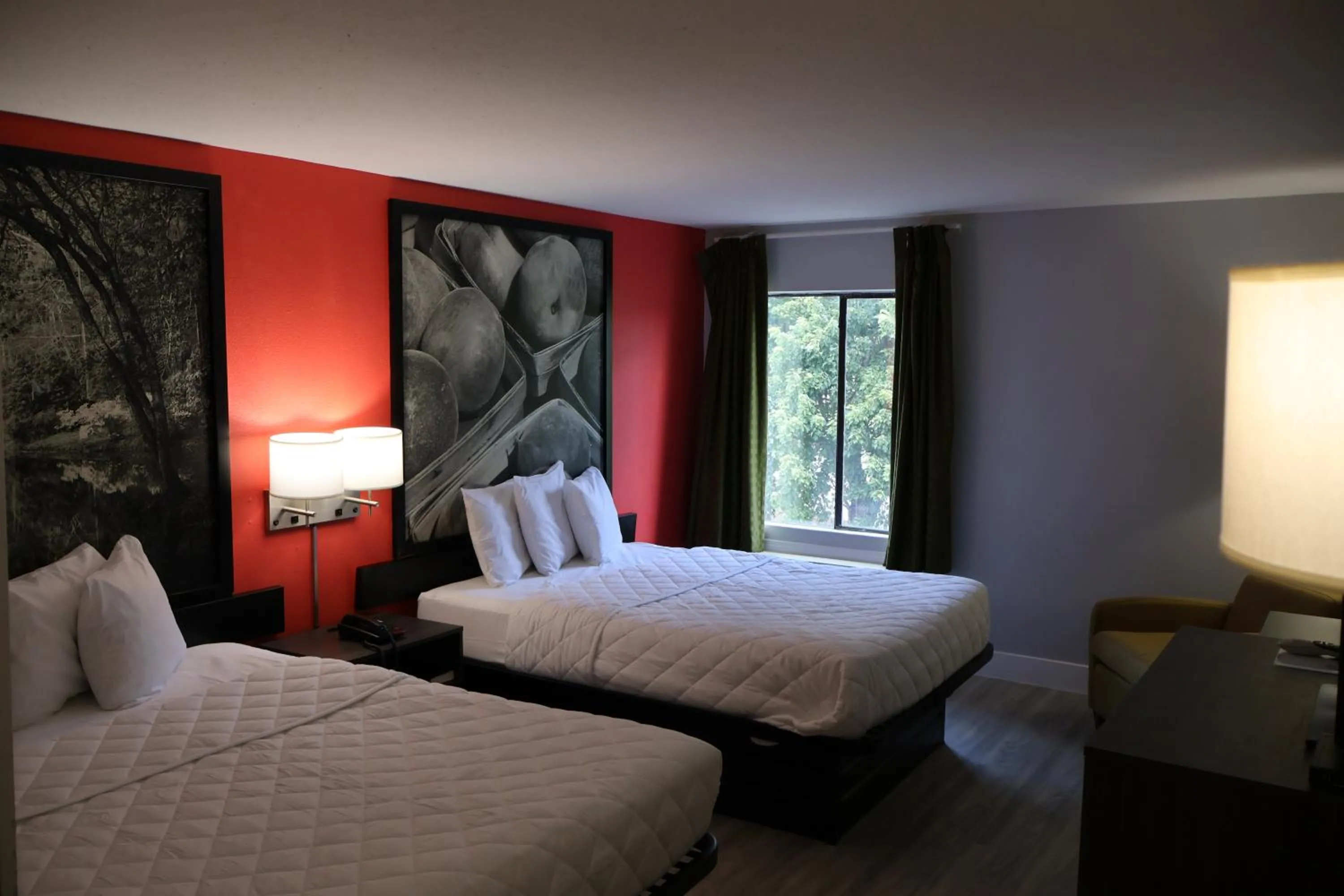 Bed in Namaste Inn & Suites Dawsonville