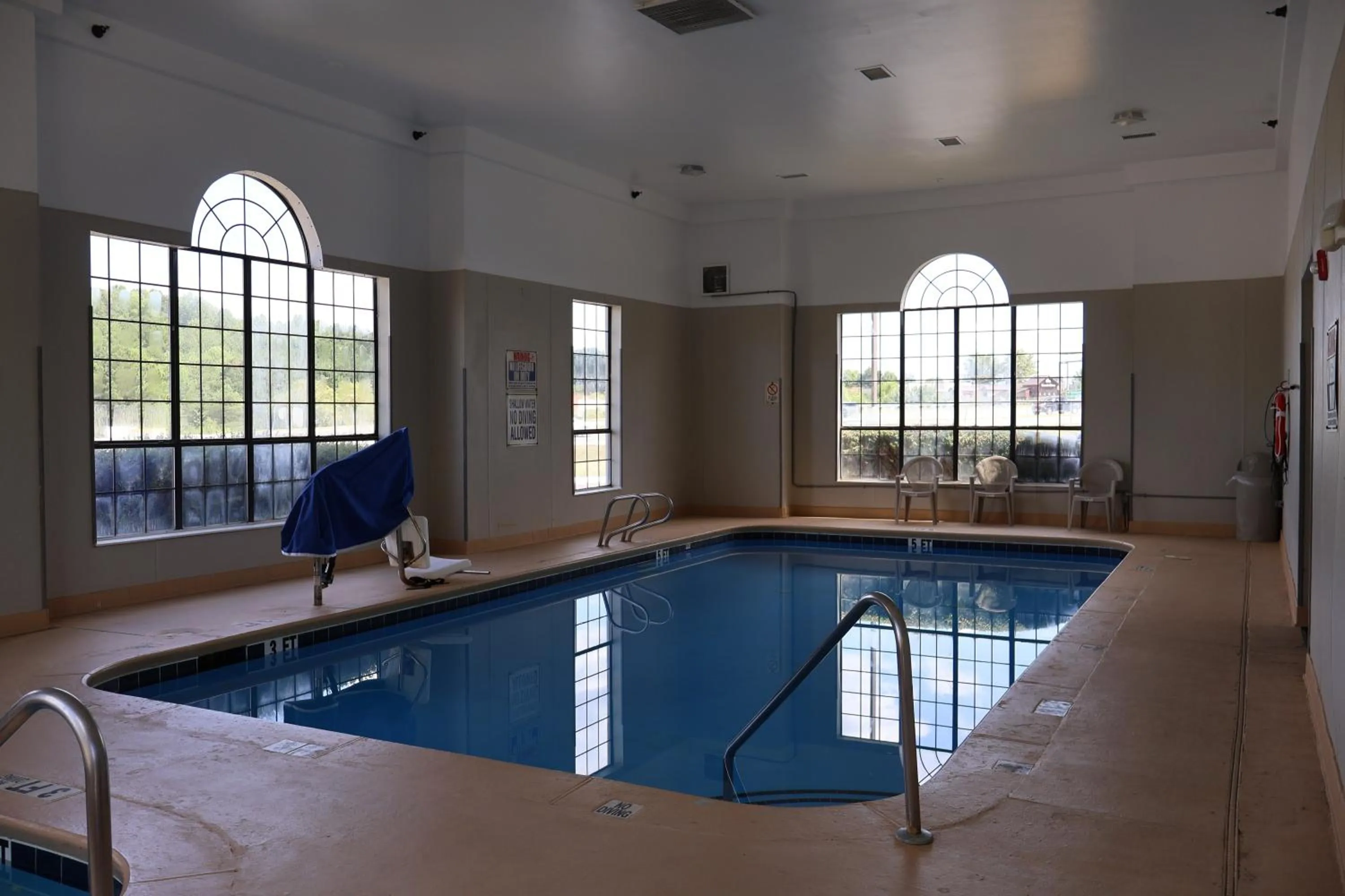 Swimming pool in Namaste Inn & Suites Dawsonville