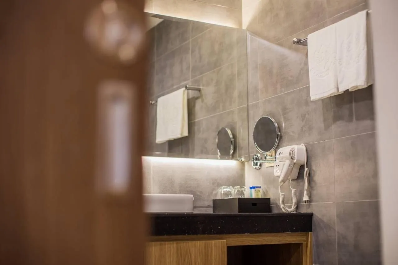 Bathroom in Le President Hotel