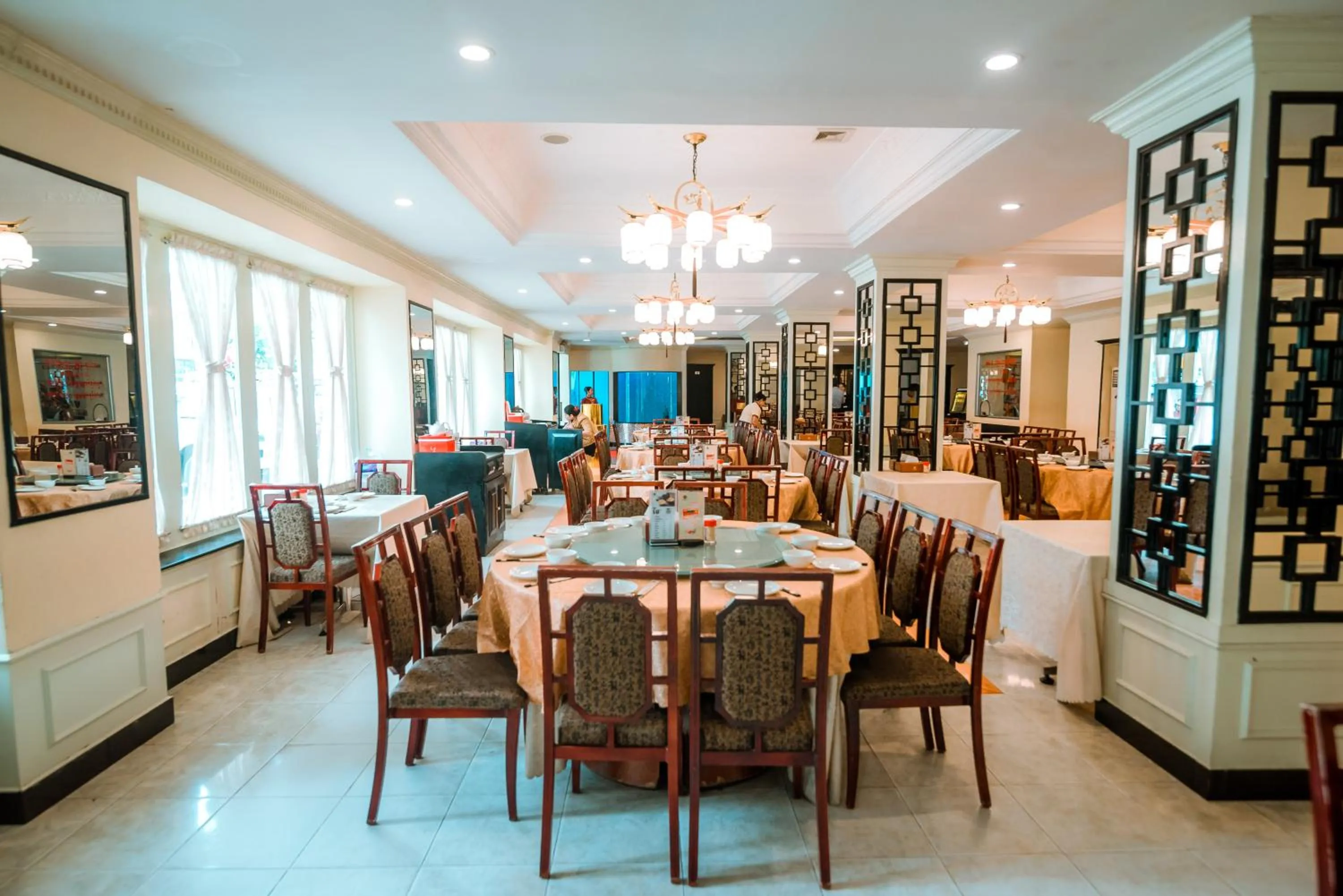 Restaurant/places to eat in Le President Hotel