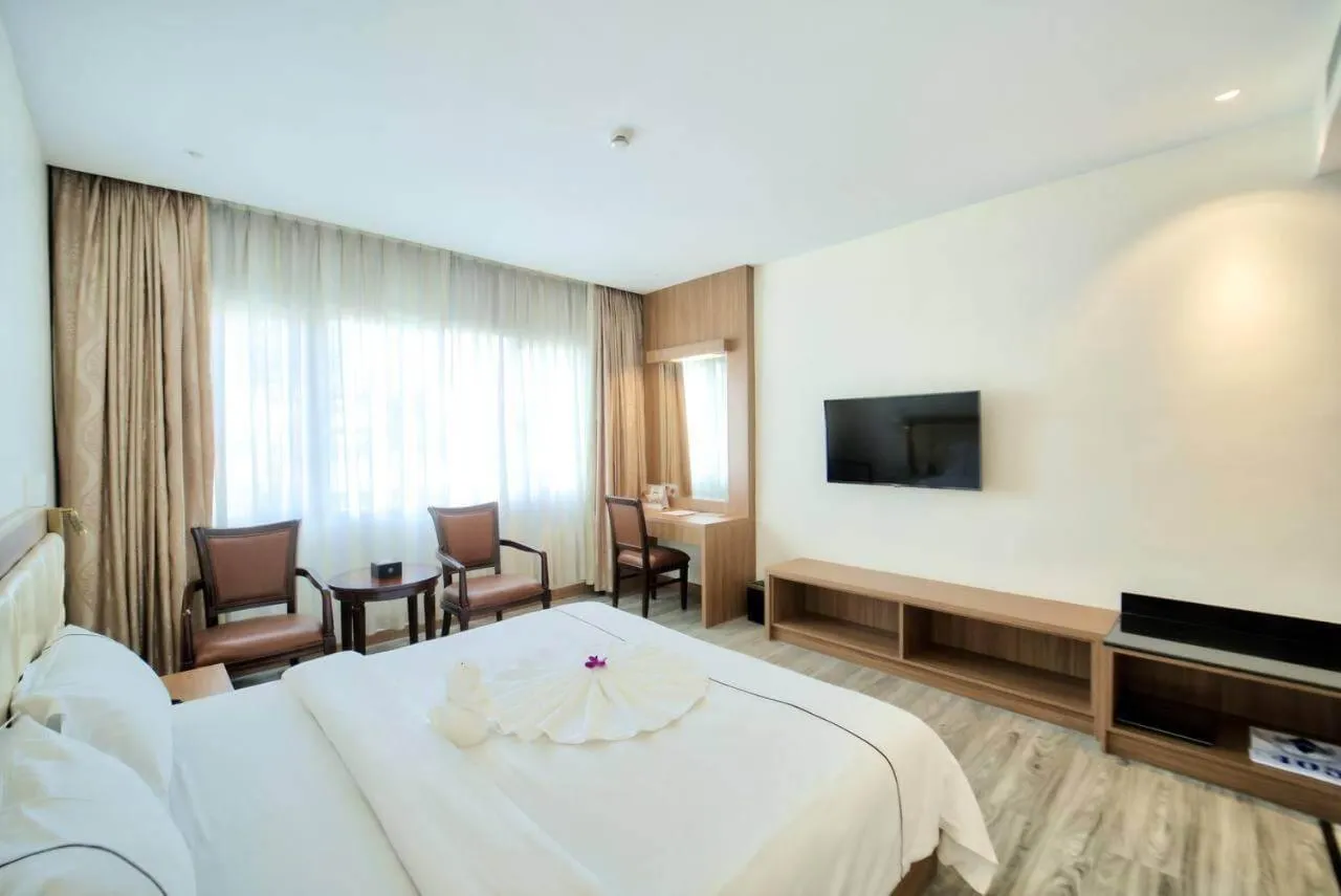 Photo of the whole room, Bed in Le President Hotel