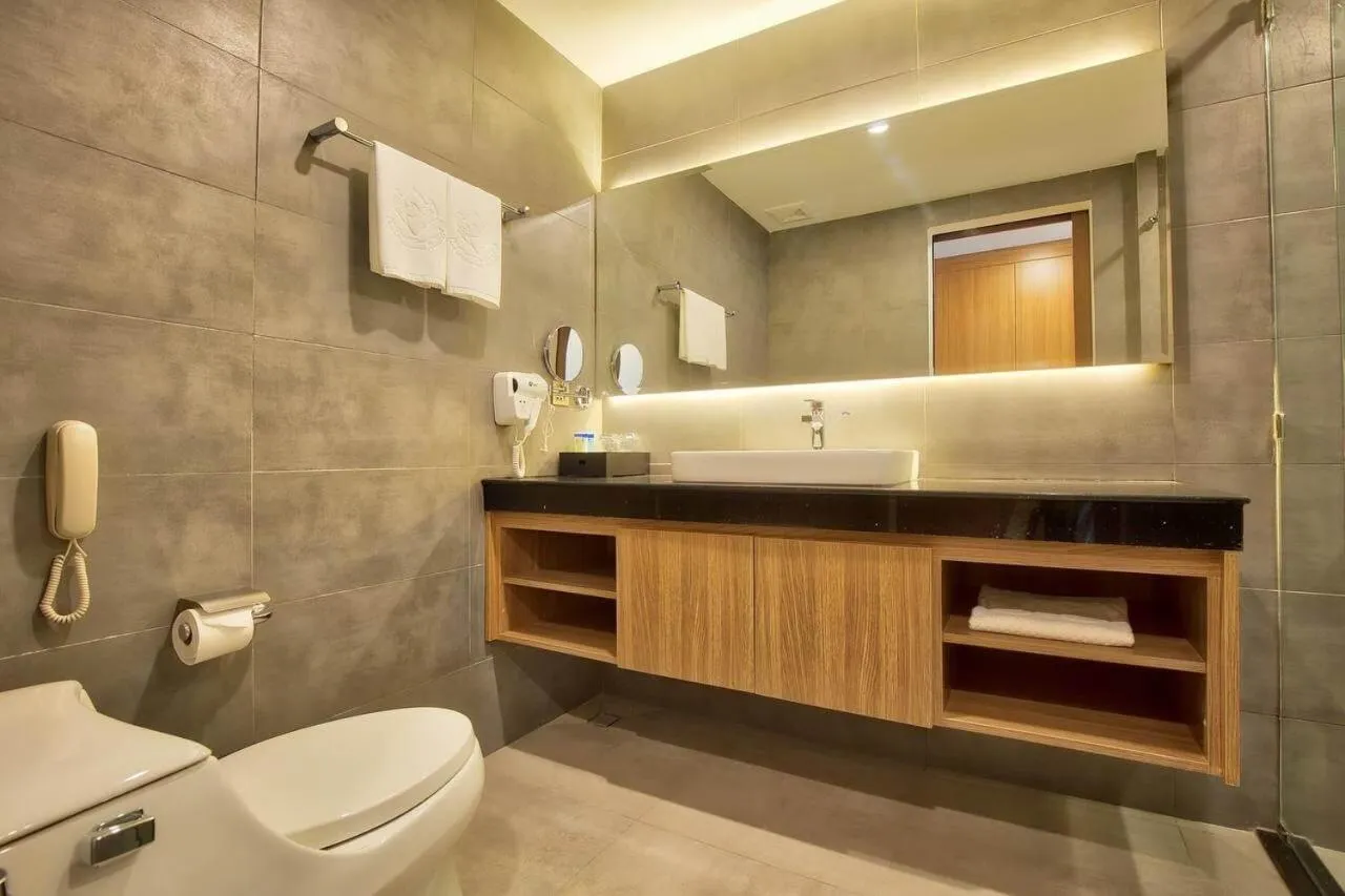 Bathroom in Le President Hotel