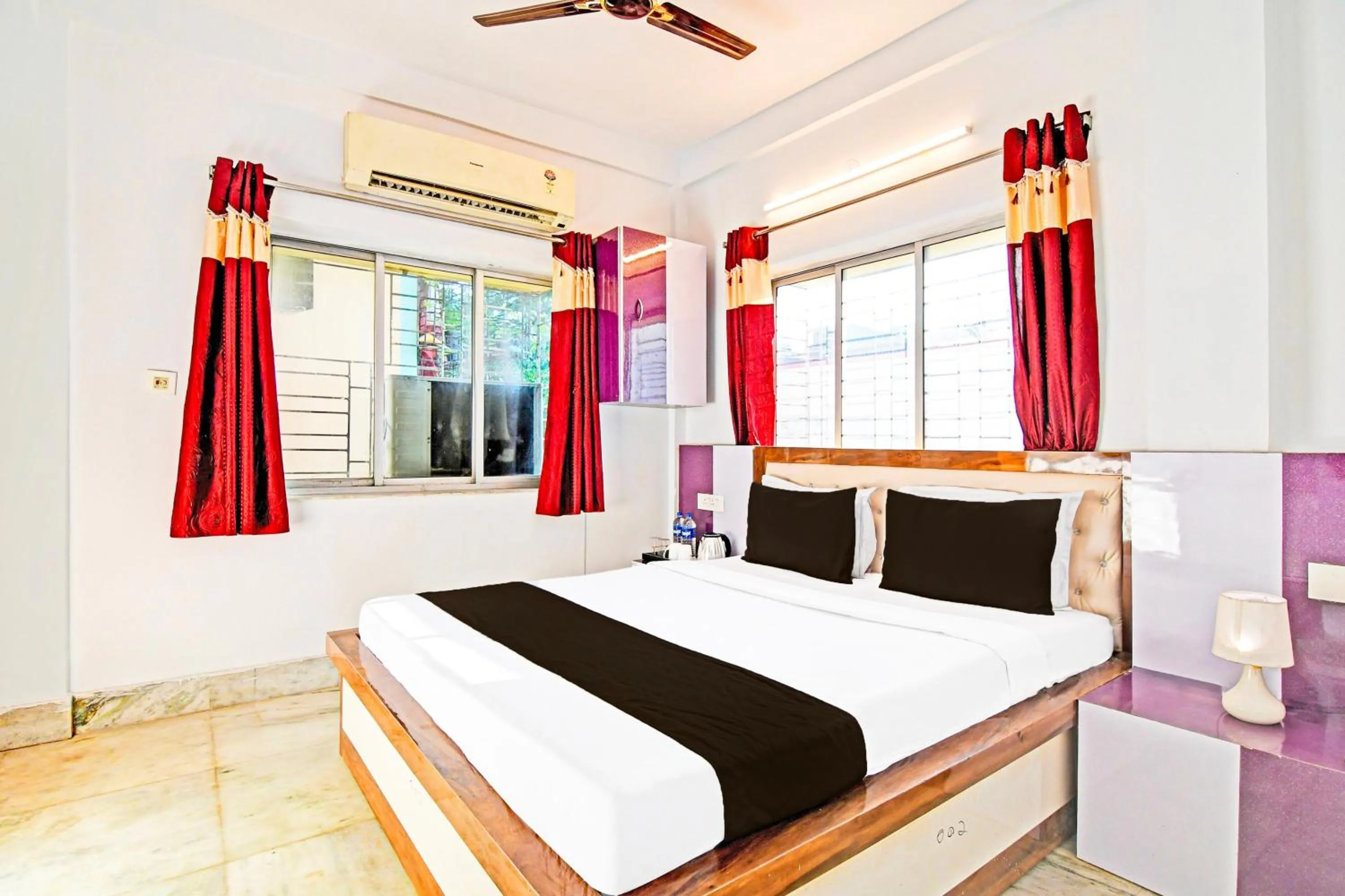 Facade/entrance, Bed in Hotel O by OYO Green Palace