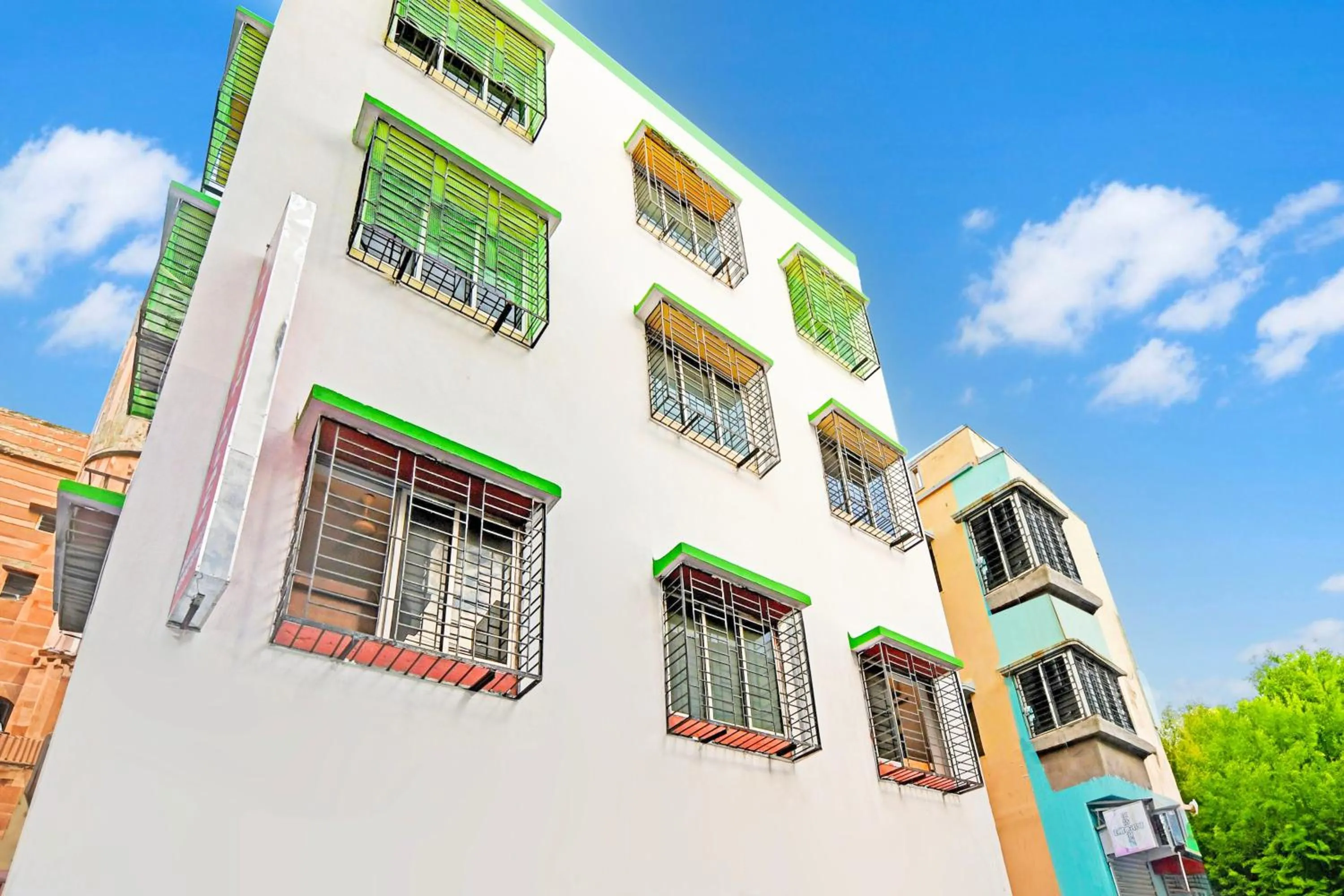 Facade/entrance in Hotel O by OYO Green Palace