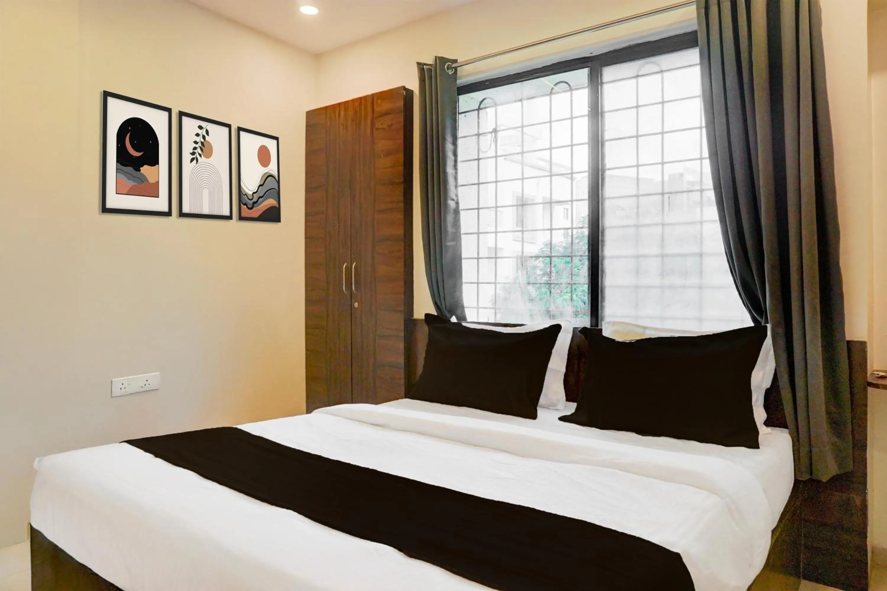 Bedroom, Bed in Hotel O Laxman Nagar Baner