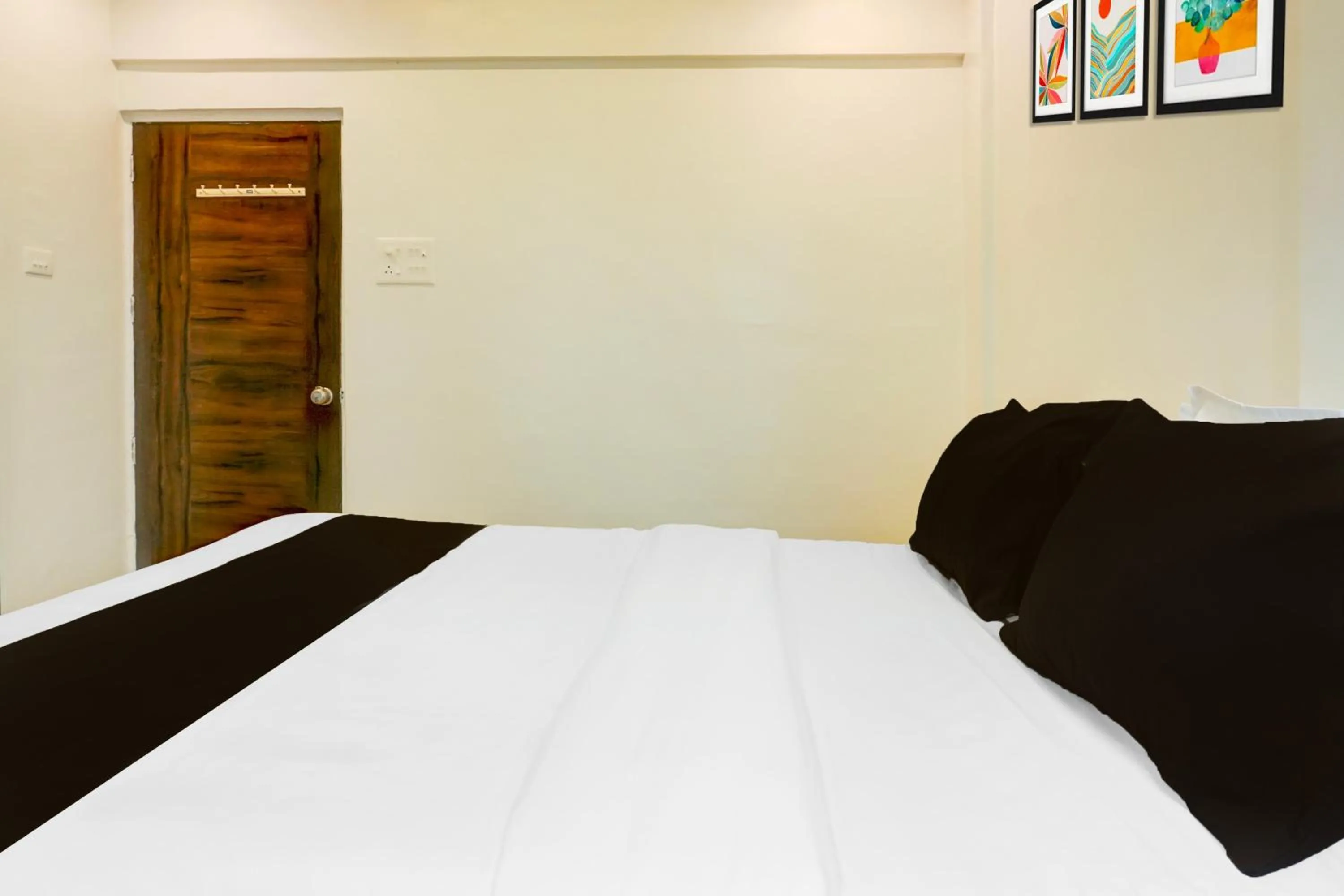 Bedroom, Bed in Hotel O Laxman Nagar Baner