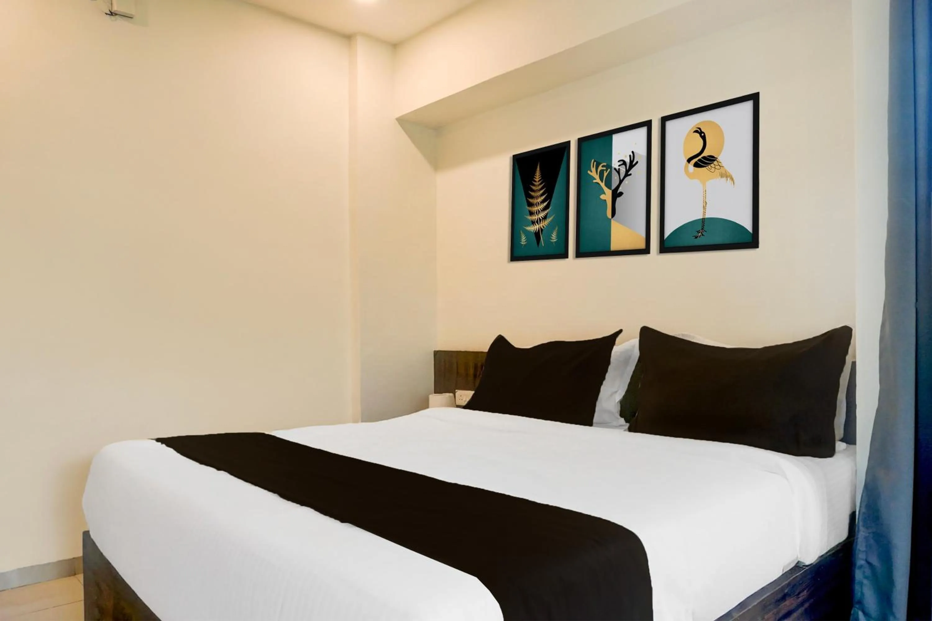 Bedroom, Bed in Hotel O Laxman Nagar Baner