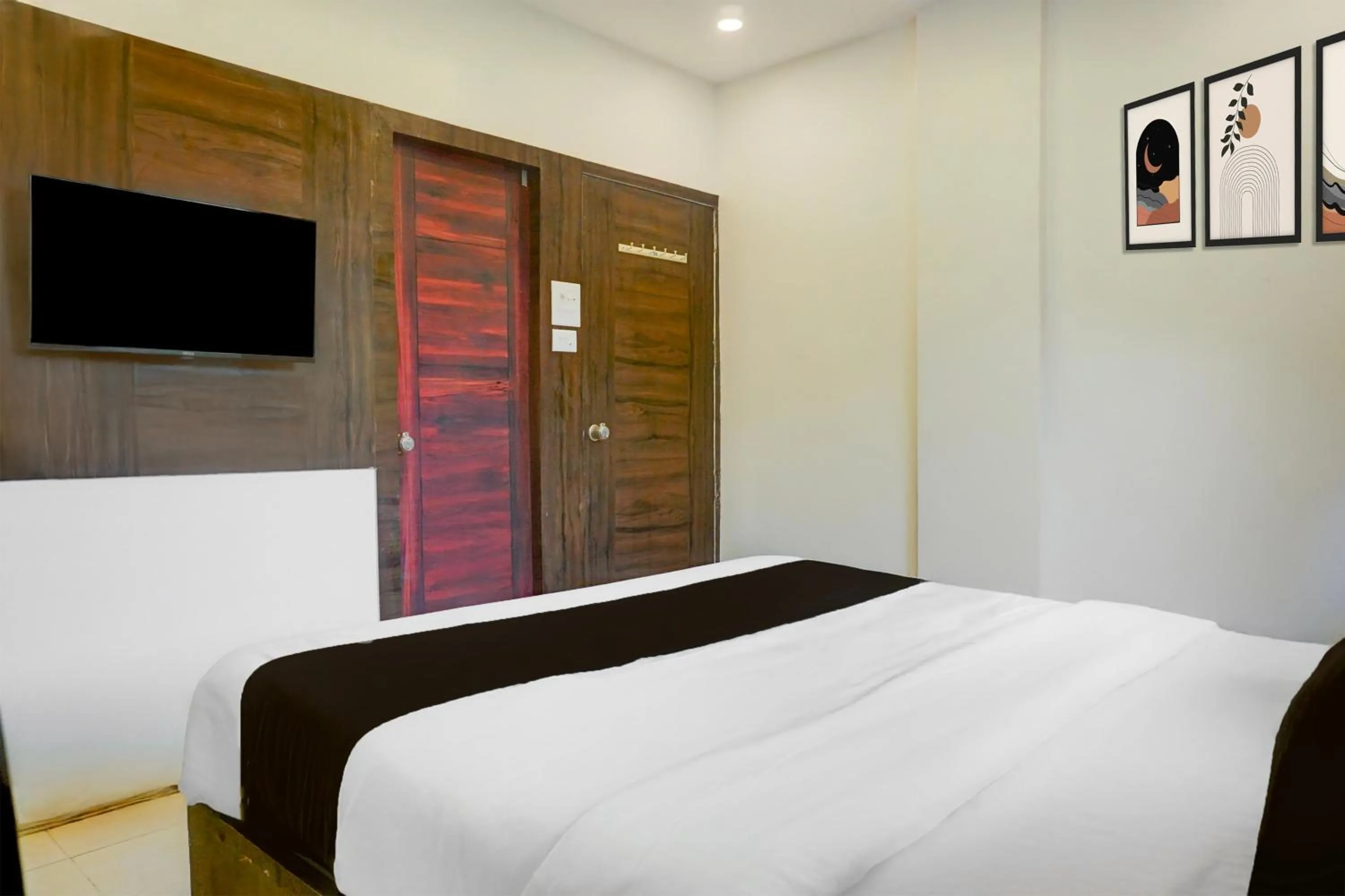 Bedroom, Bed in Hotel O Laxman Nagar Baner