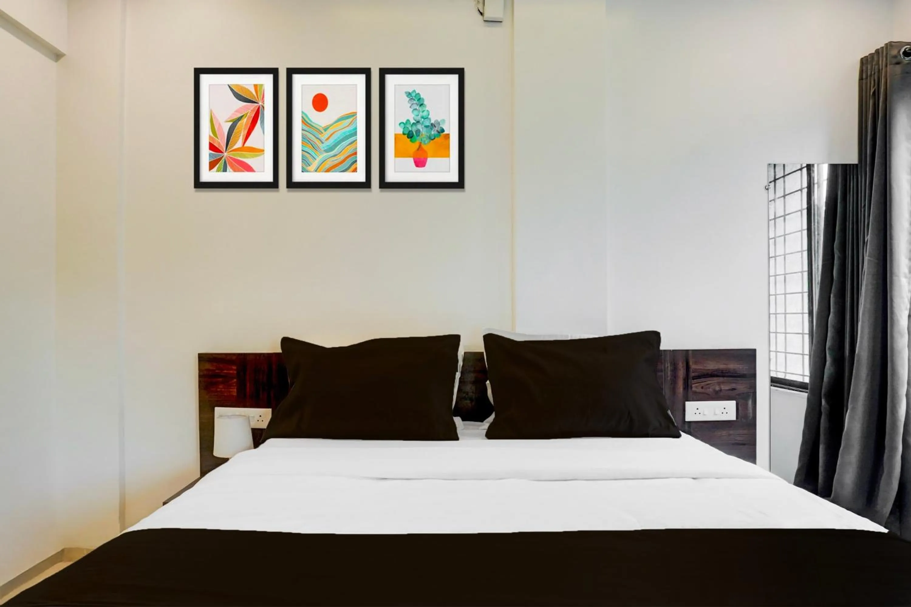 Bedroom, Bed in Hotel O Laxman Nagar Baner