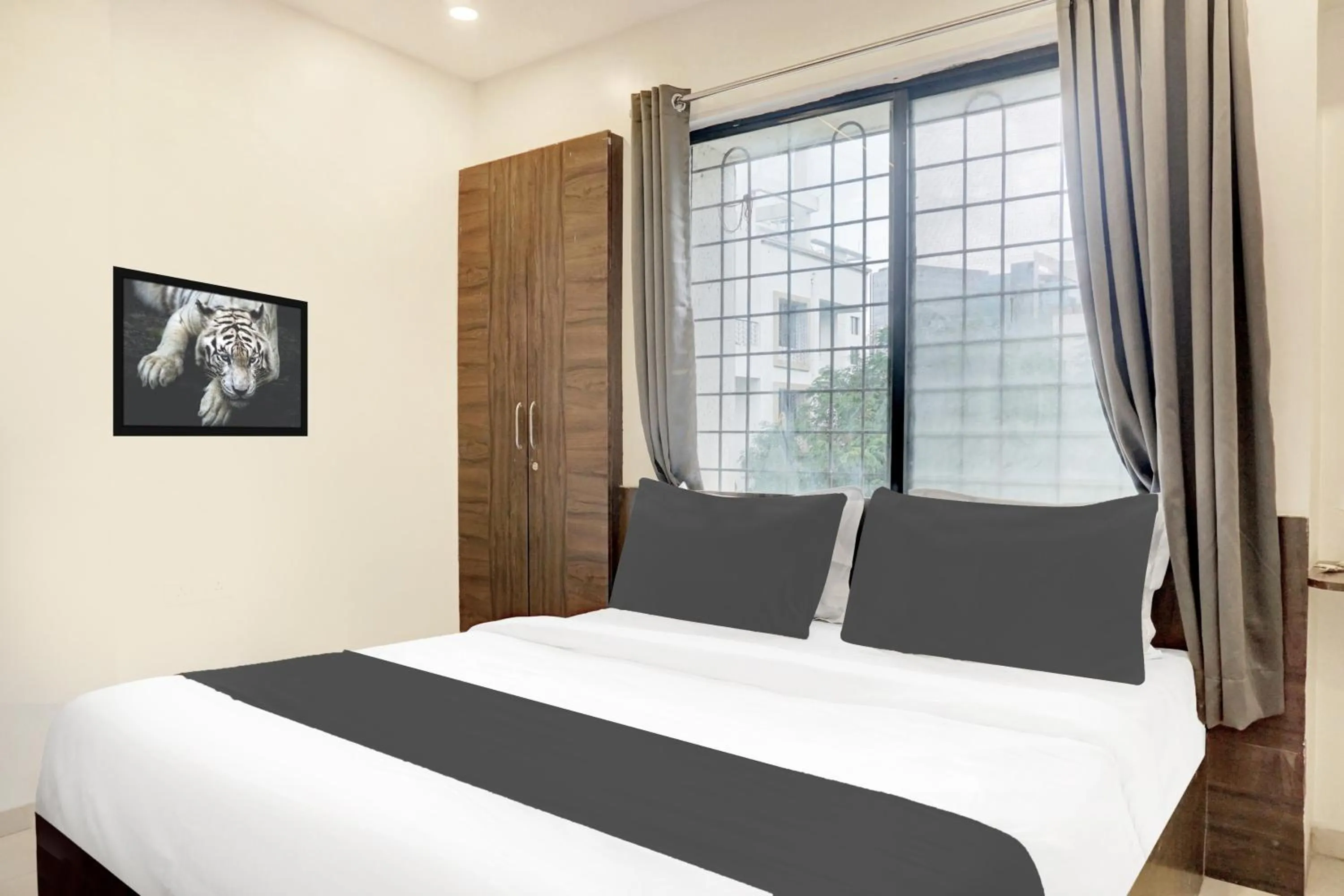 Bedroom, Bed in Hotel O Laxman Nagar Baner