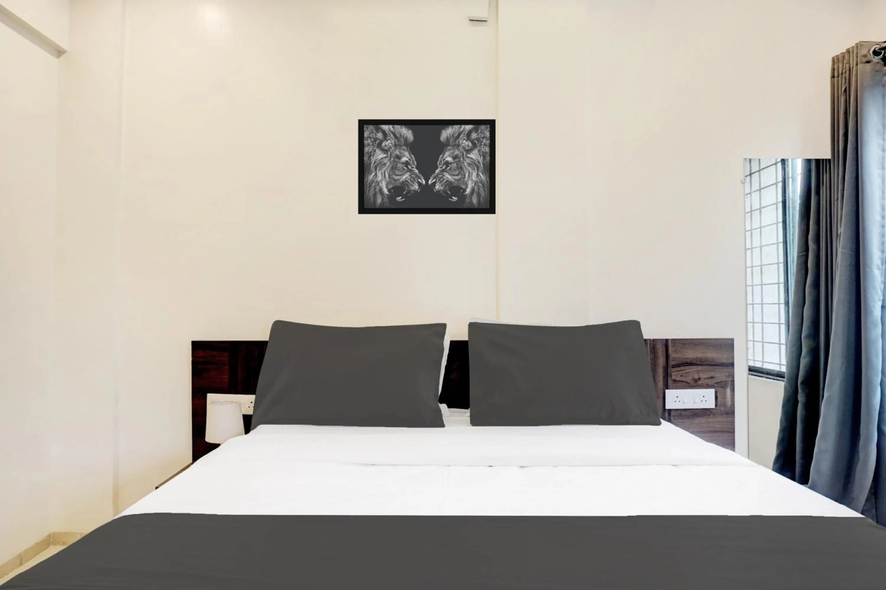 Bedroom, Bed in Hotel O Laxman Nagar Baner