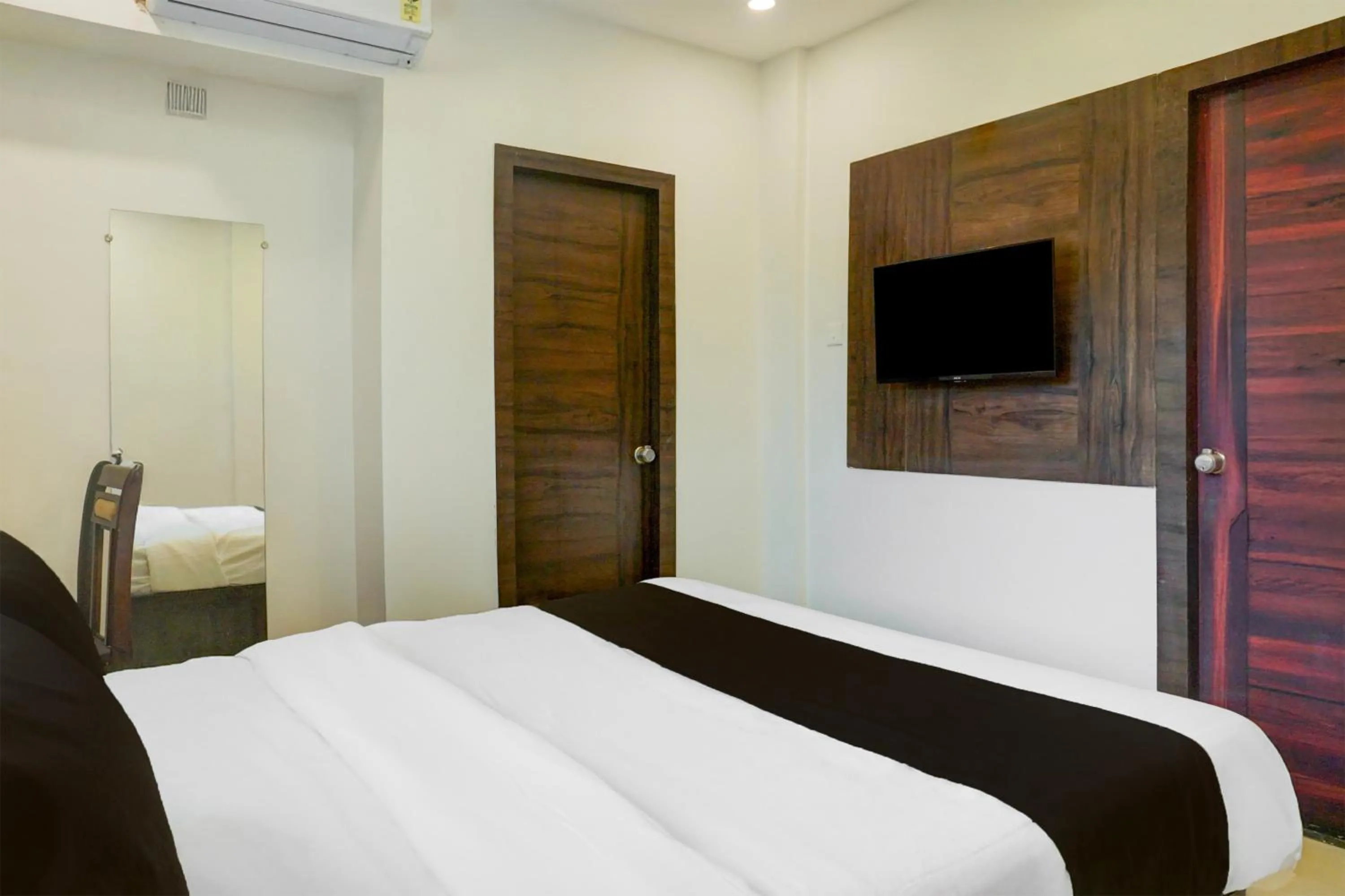 Bedroom, Bed in Hotel O Laxman Nagar Baner