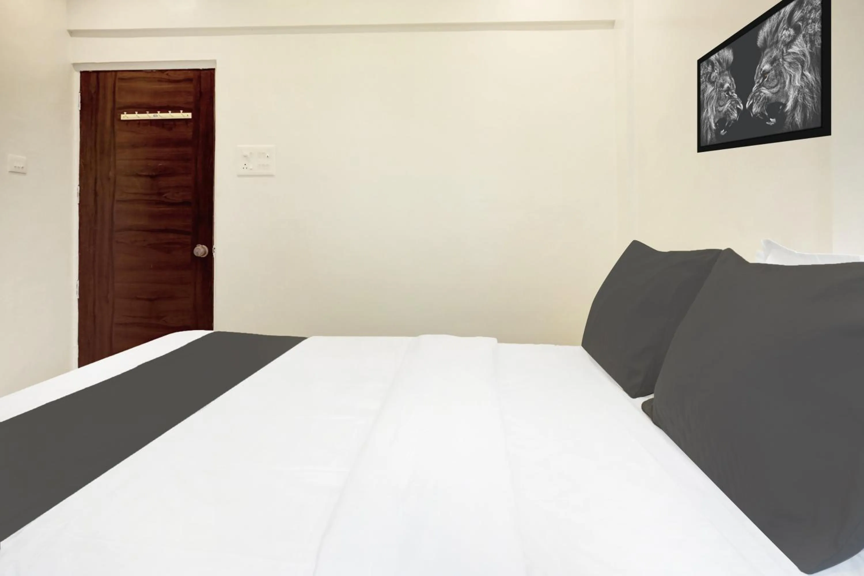 Bedroom, Bed in Hotel O Laxman Nagar Baner