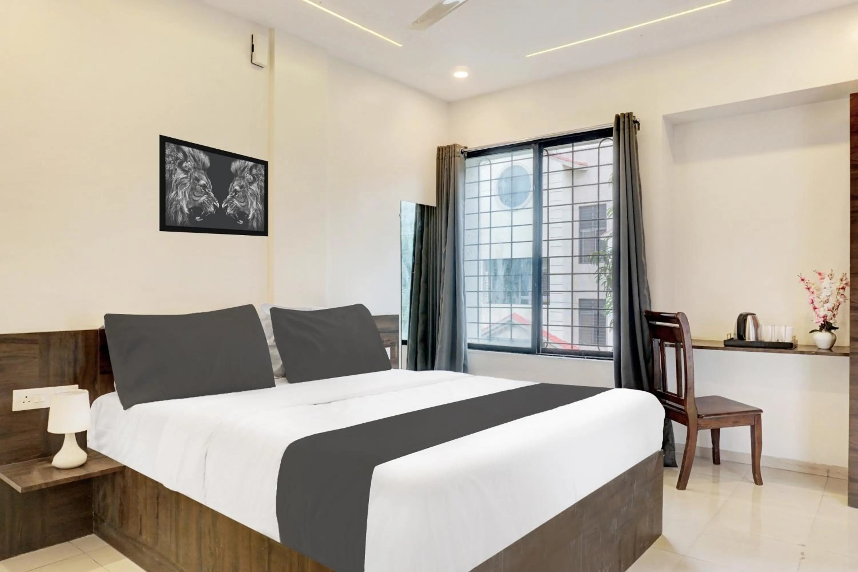Bedroom, Bed in Hotel O Laxman Nagar Baner