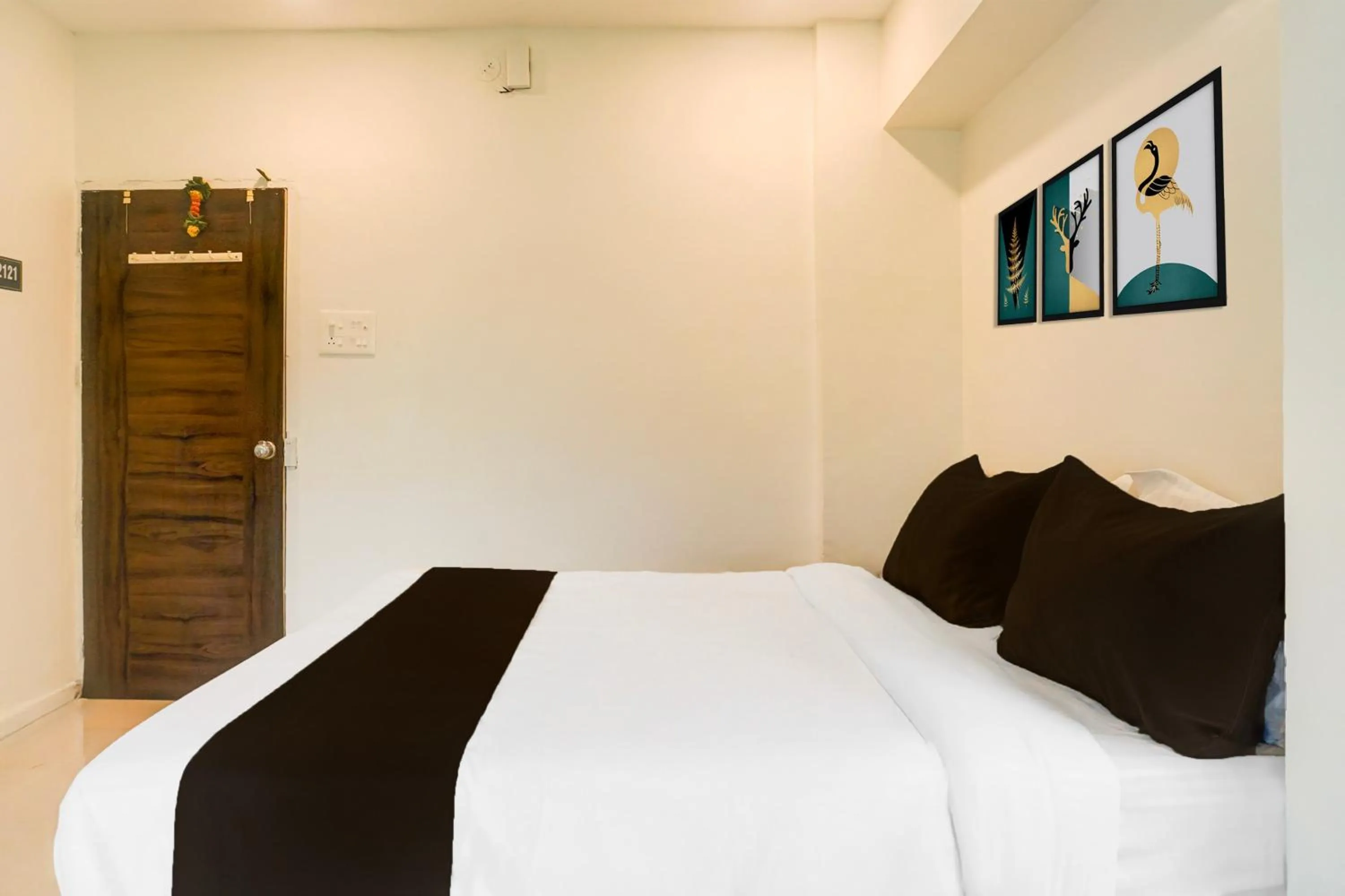 Bedroom, Bed in Hotel O Laxman Nagar Baner