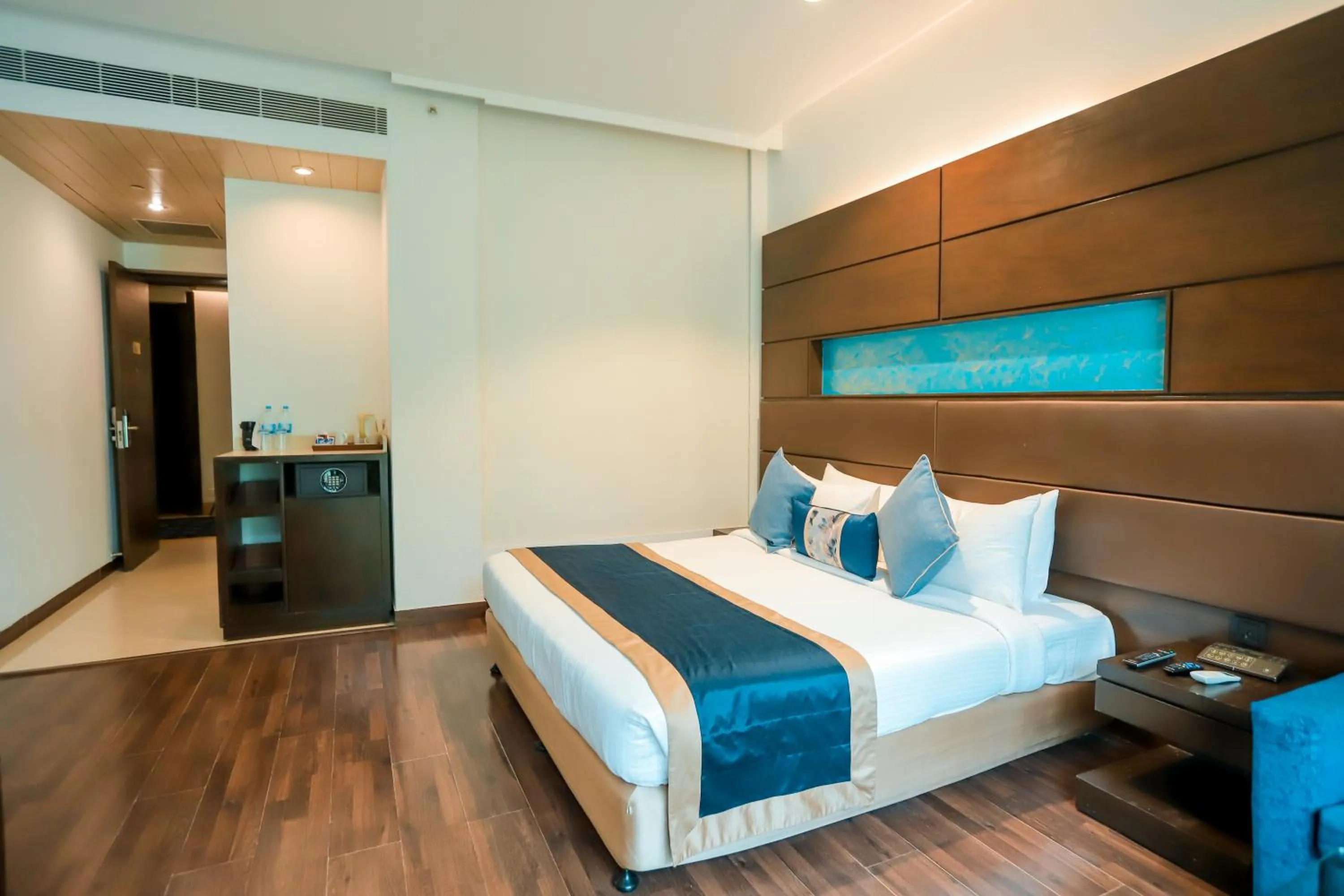 Photo of the whole room, Bed in Bel-La Monde Hotel Chhattarpur South Delhi