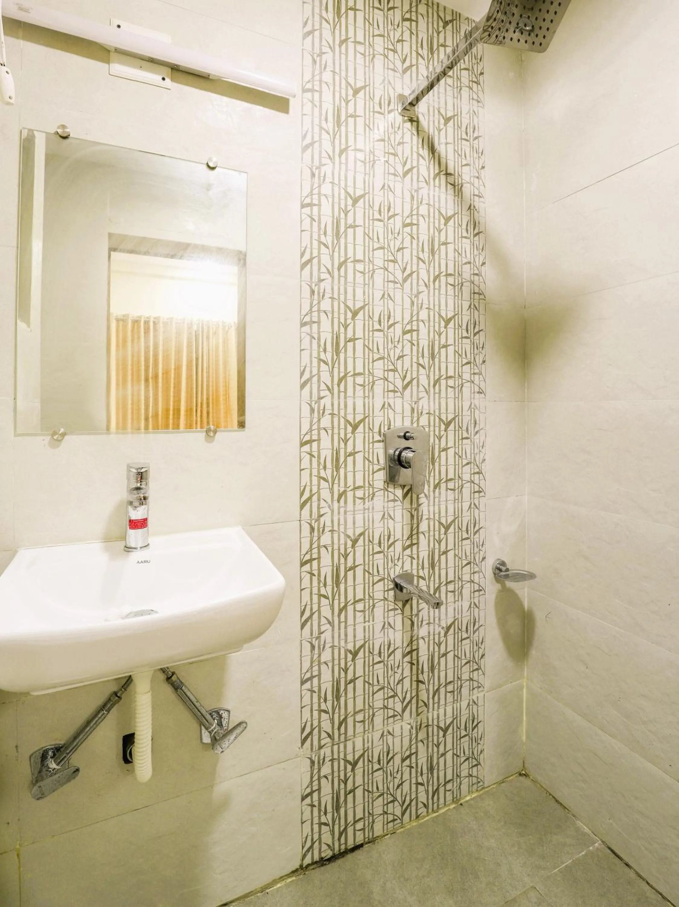 Shower in StayGuru Hotel Atithi