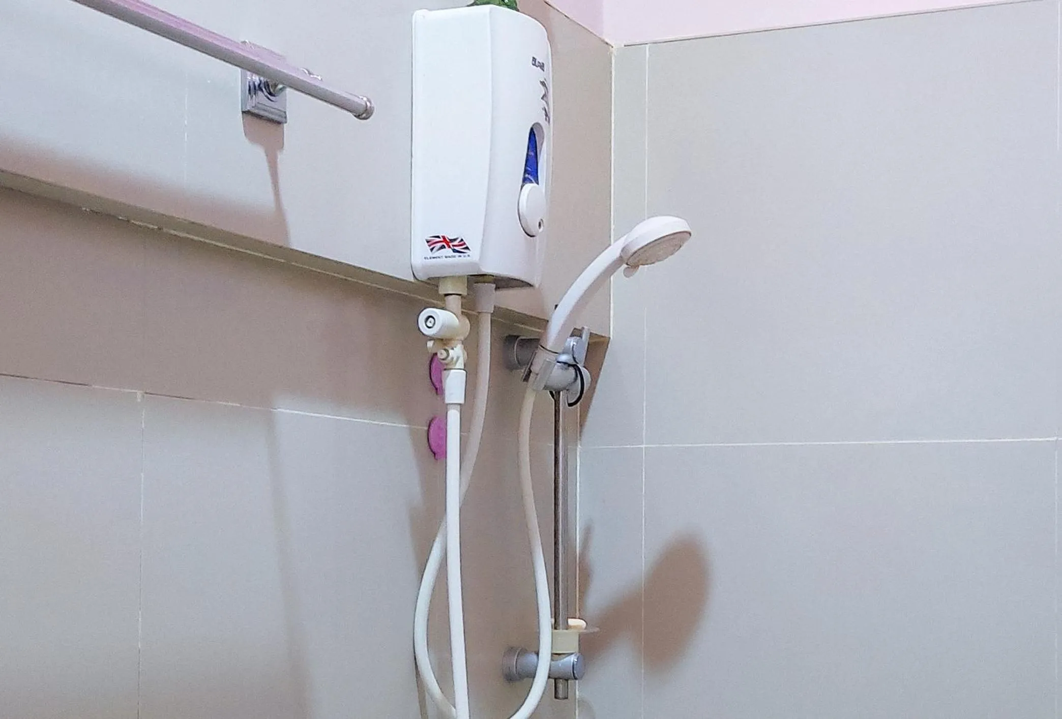 Shower in RedDoorz at Dream Haven Bed & Breakfast