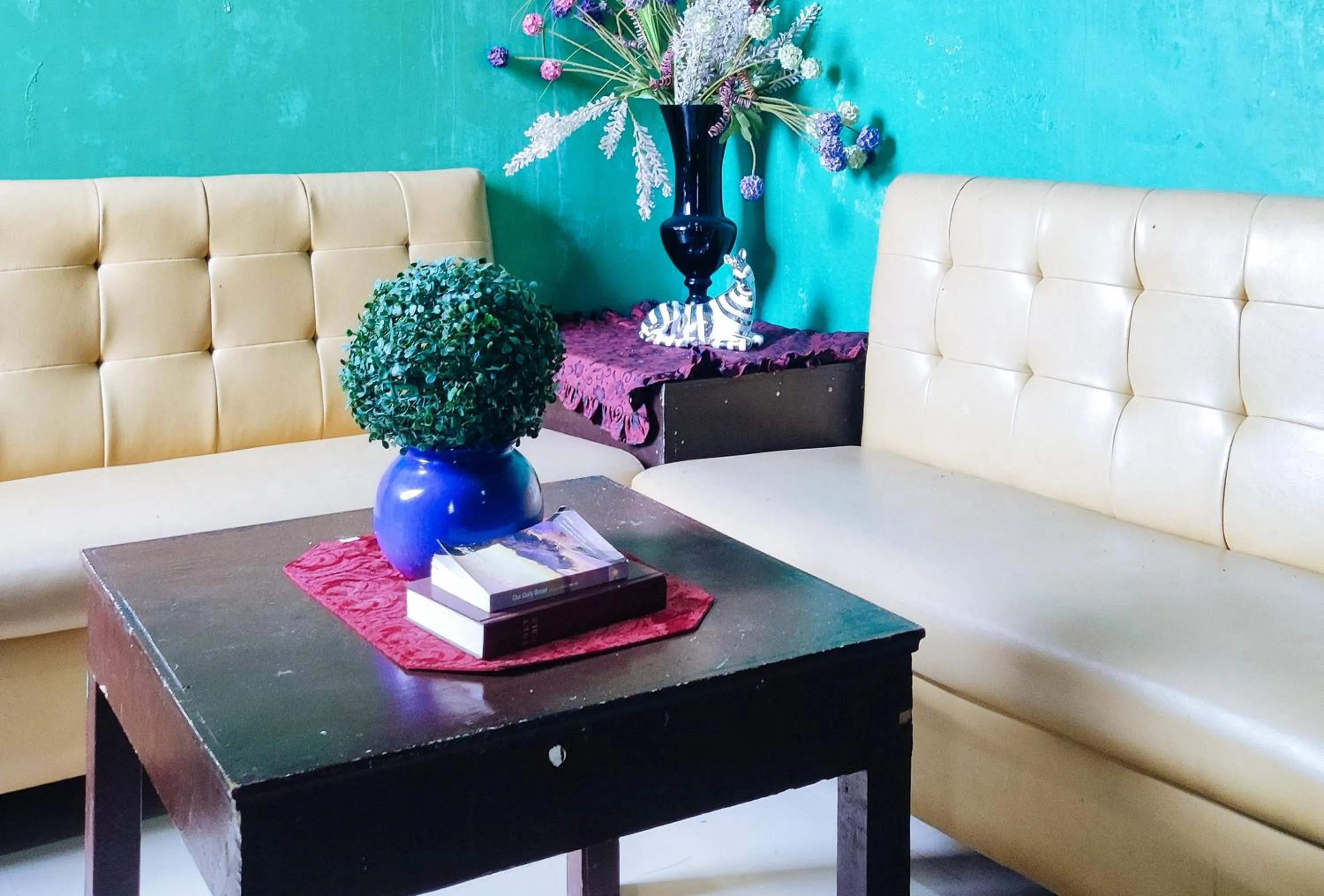 Living room in RedDoorz at Dream Haven Bed & Breakfast