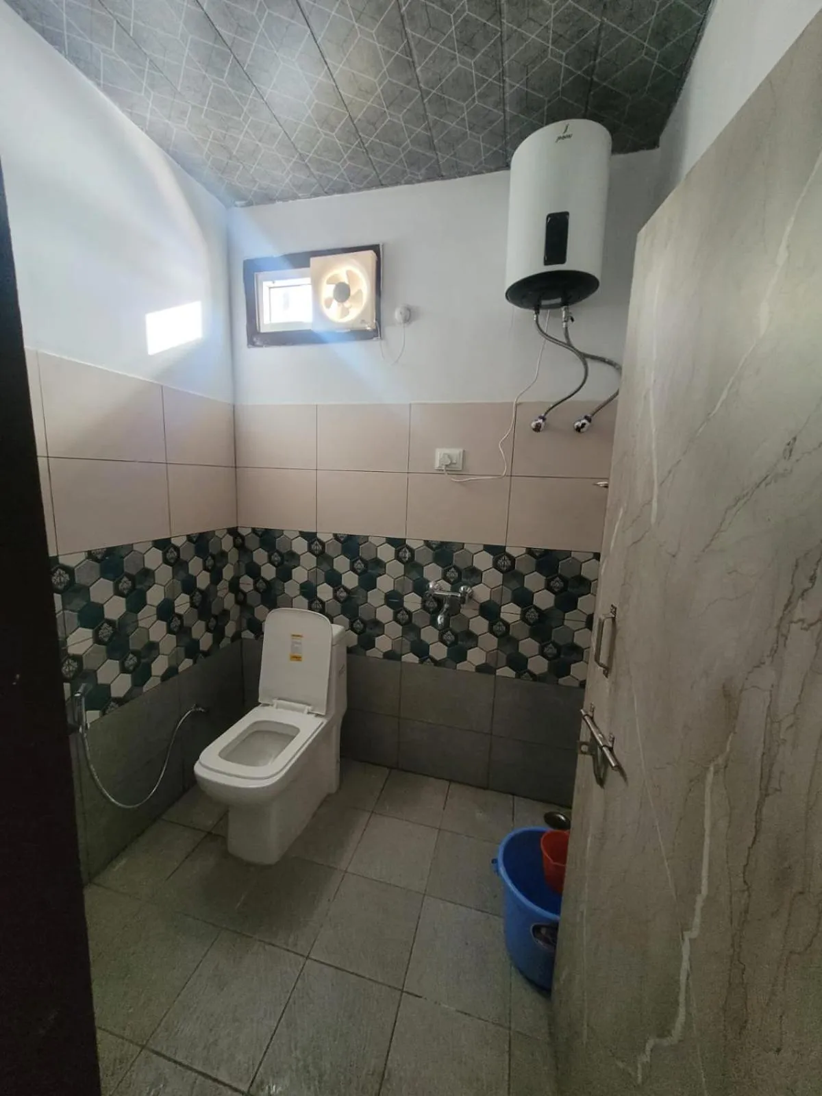 Bathroom in DHARAMSHALA inn MUNSYARI