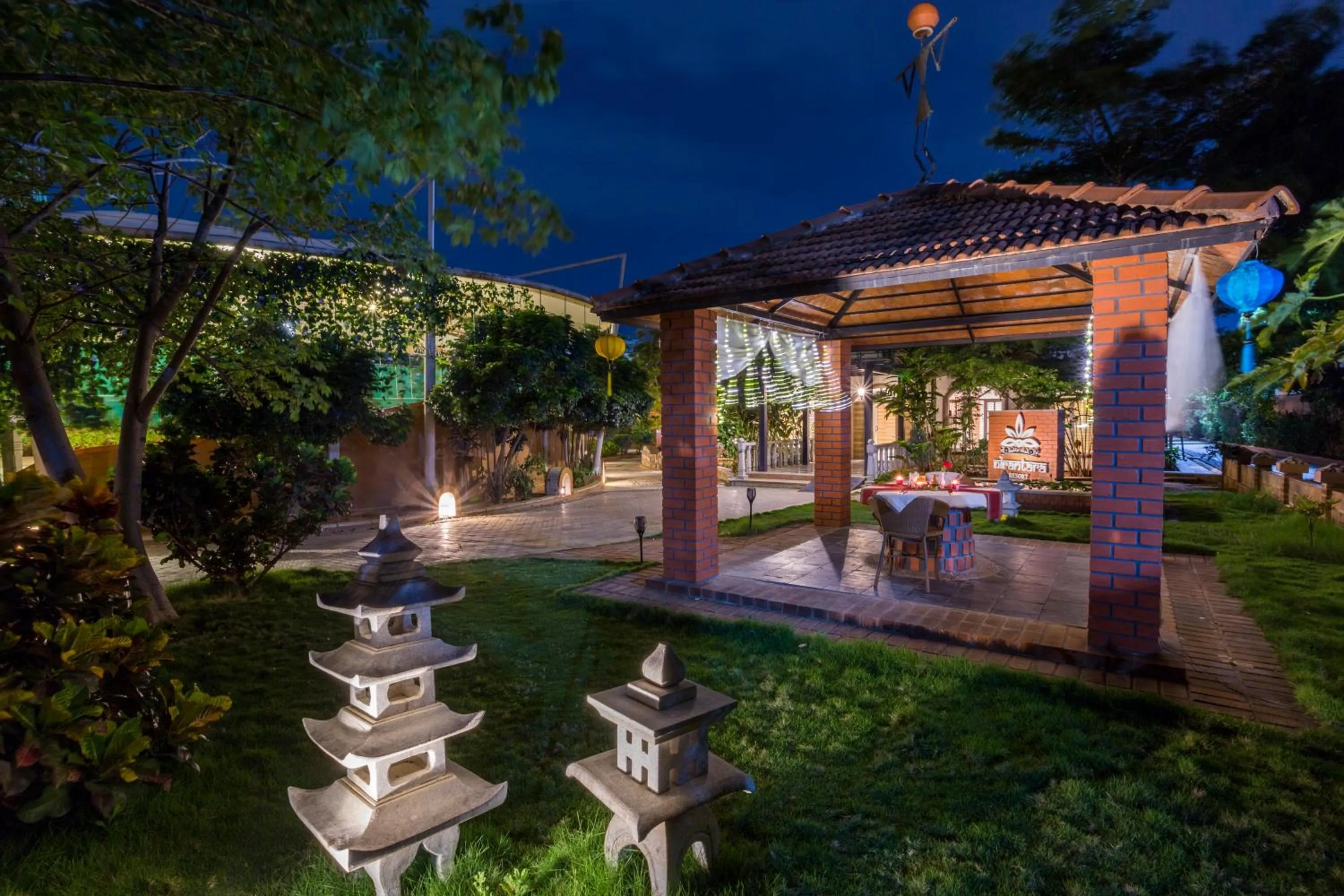 Garden in Nirantara Resort & Spa