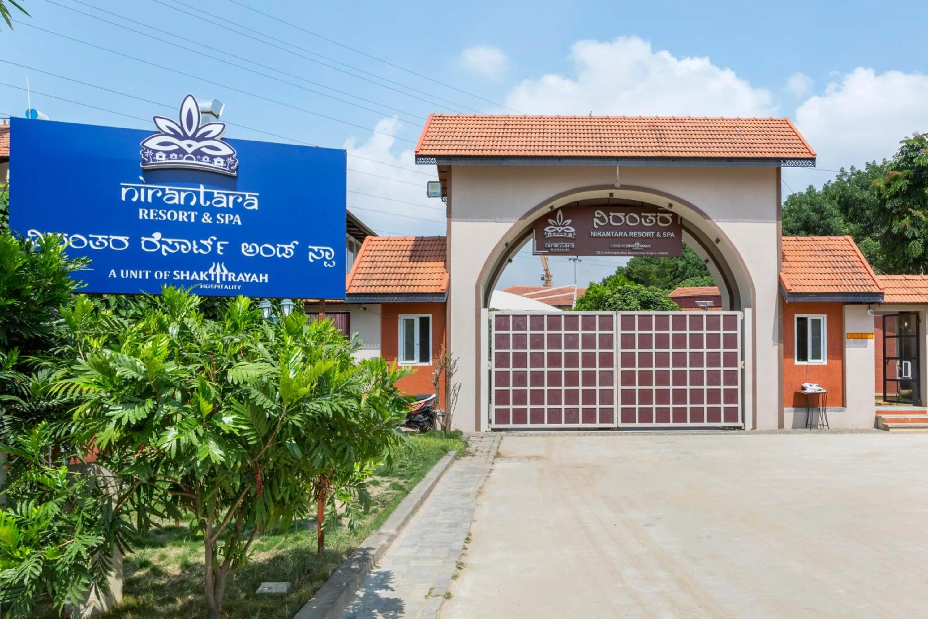 Facade/entrance in Nirantara Resort & Spa