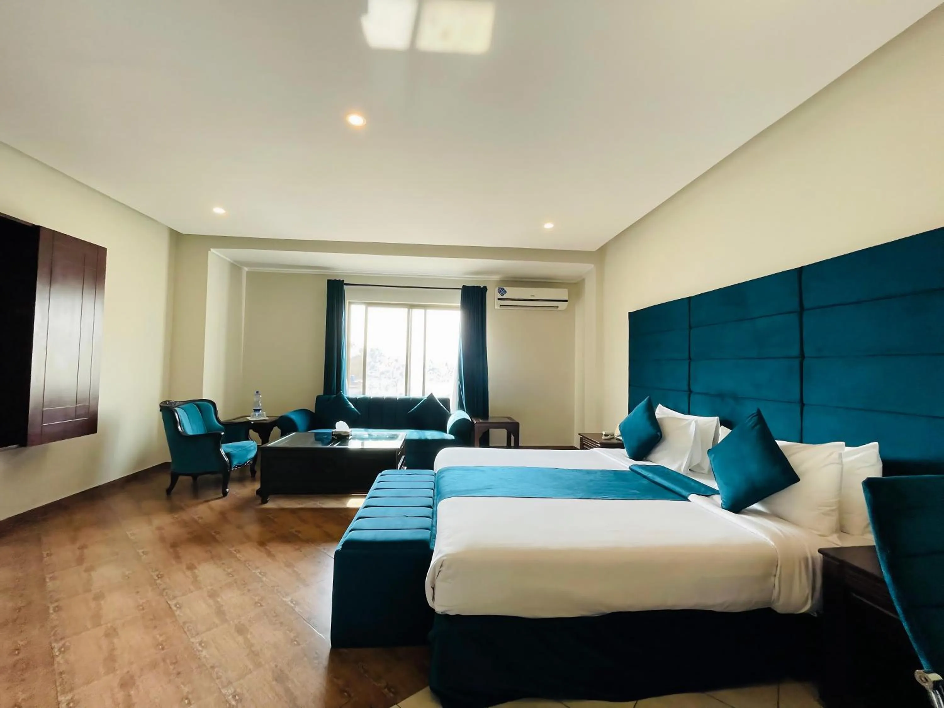 Bedroom, Bed in Grand Regency