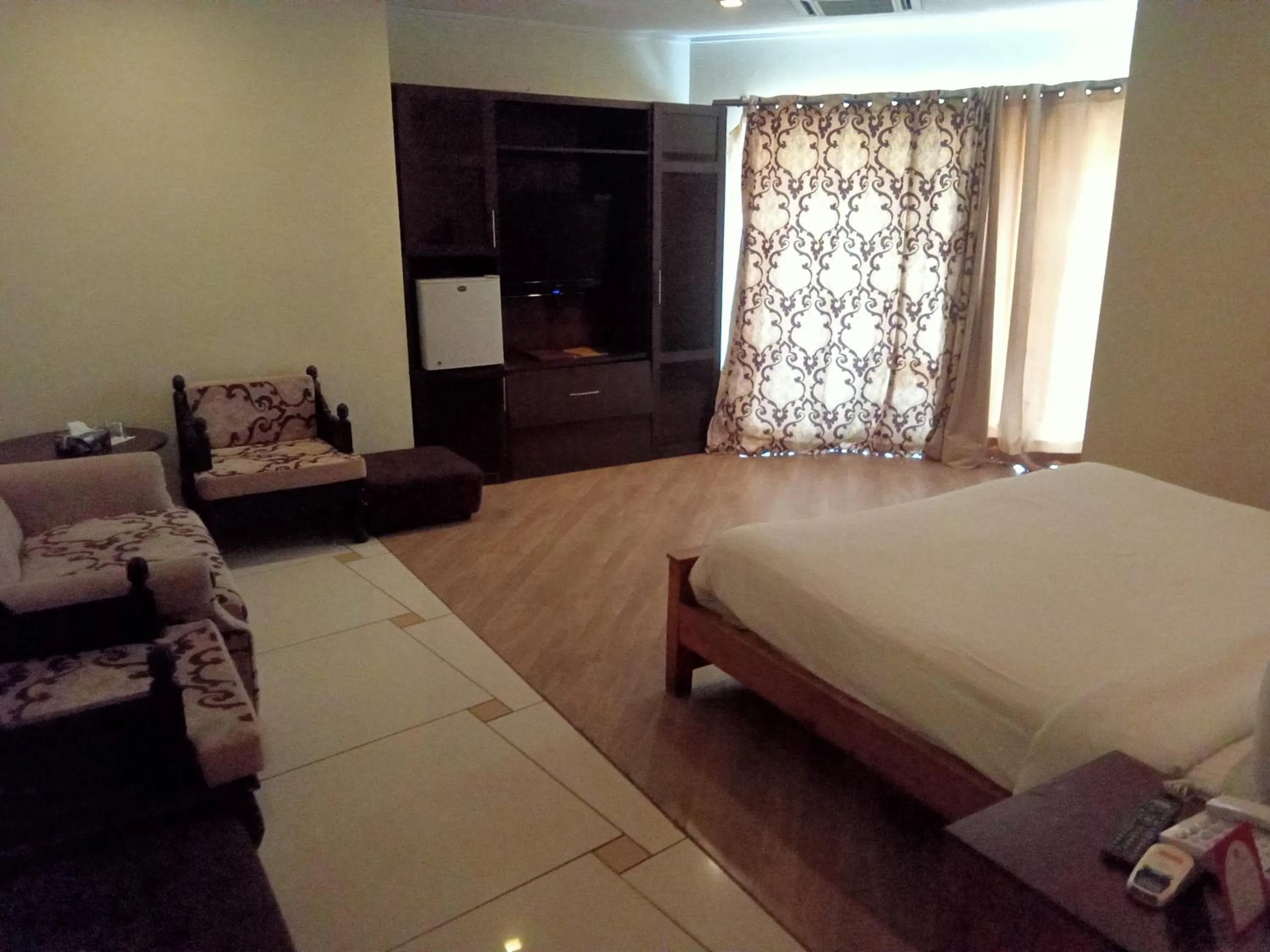 Bedroom, Bed in Grand Regency