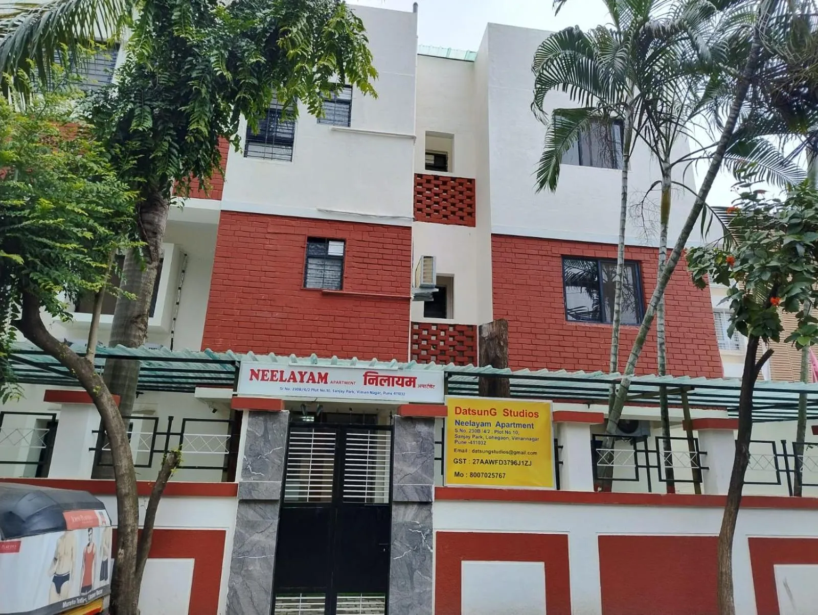 Facade/entrance in DatsunG Studios