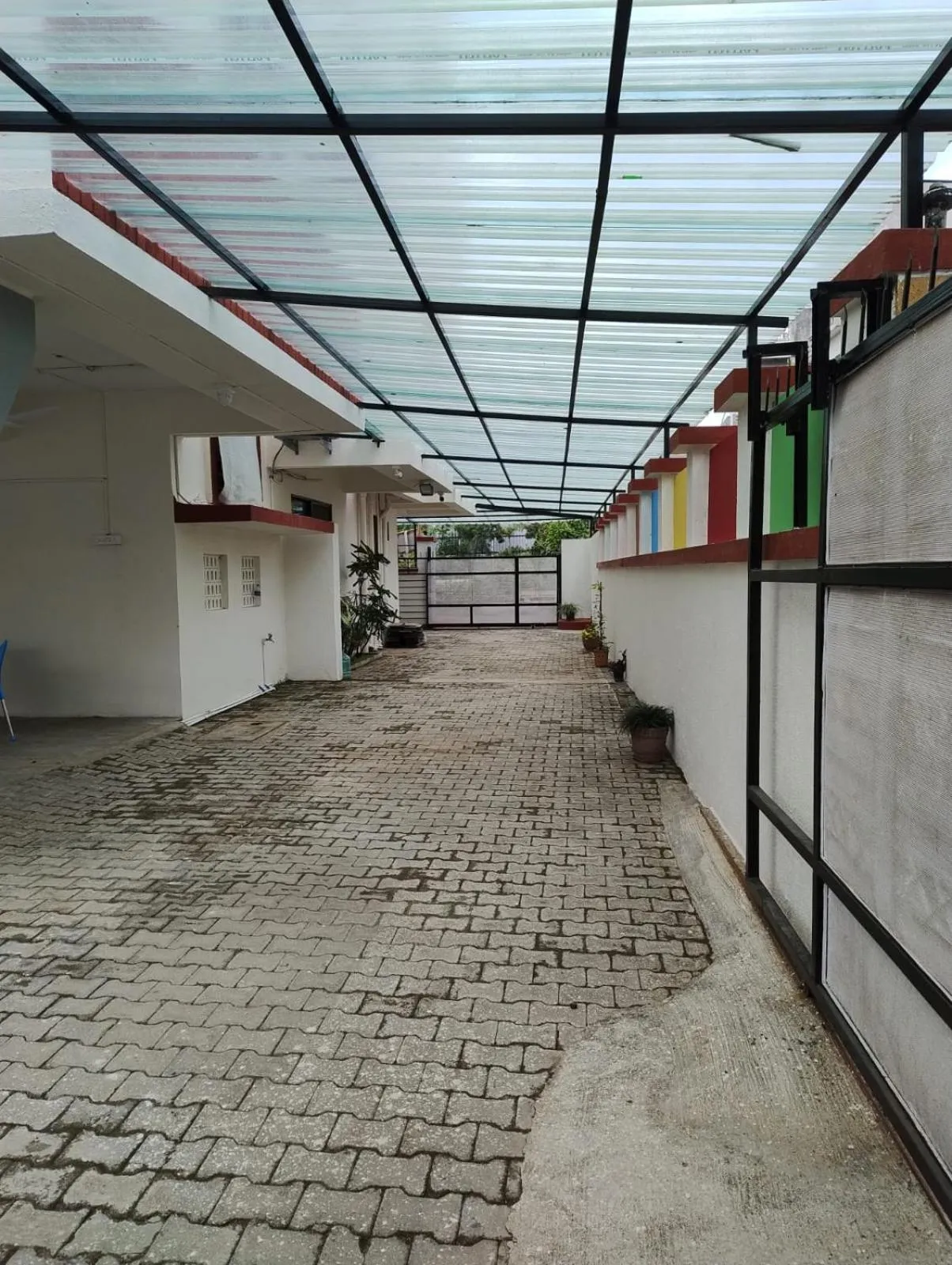 Parking in DatsunG Studios