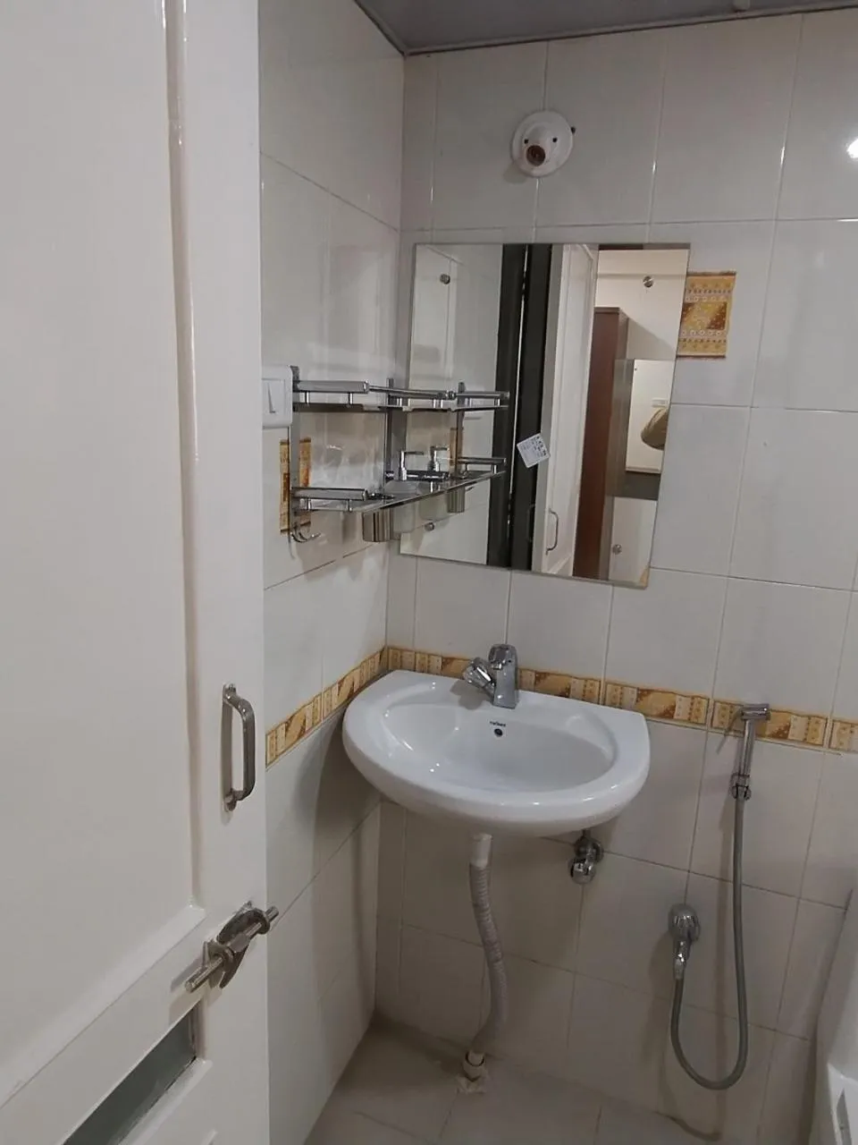 Bathroom in DatsunG Studios