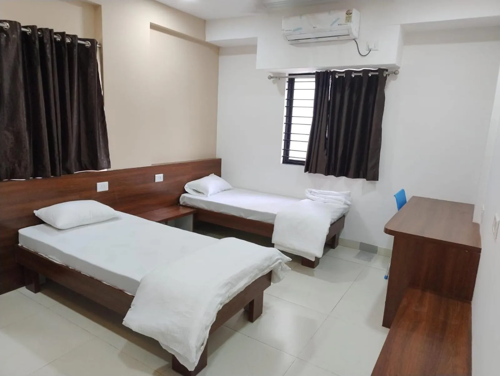 air conditioner, Bed in DatsunG Studios