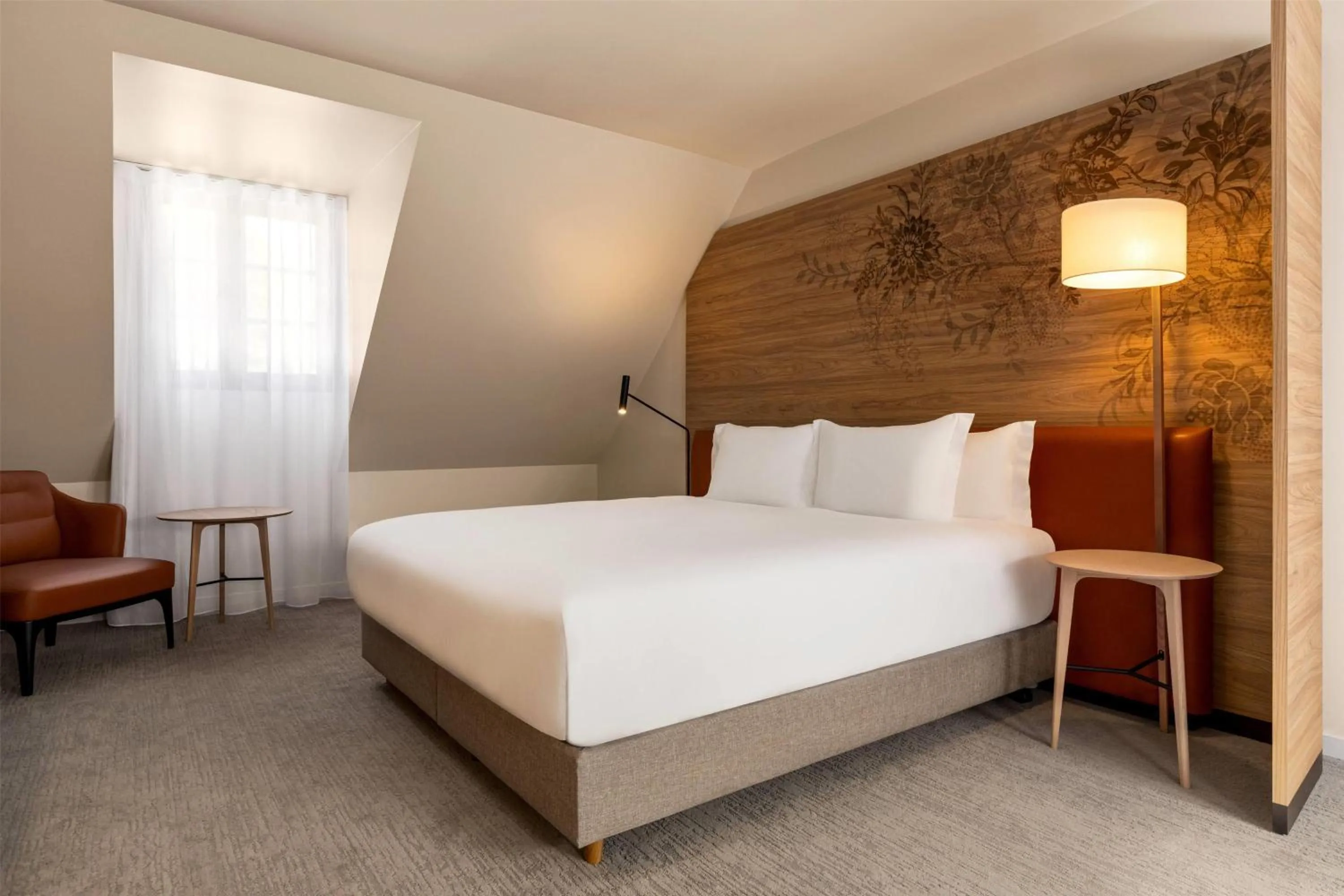 Photo of the whole room, Bed in Dolce by Wyndham Versailles - Domaine du Montcel