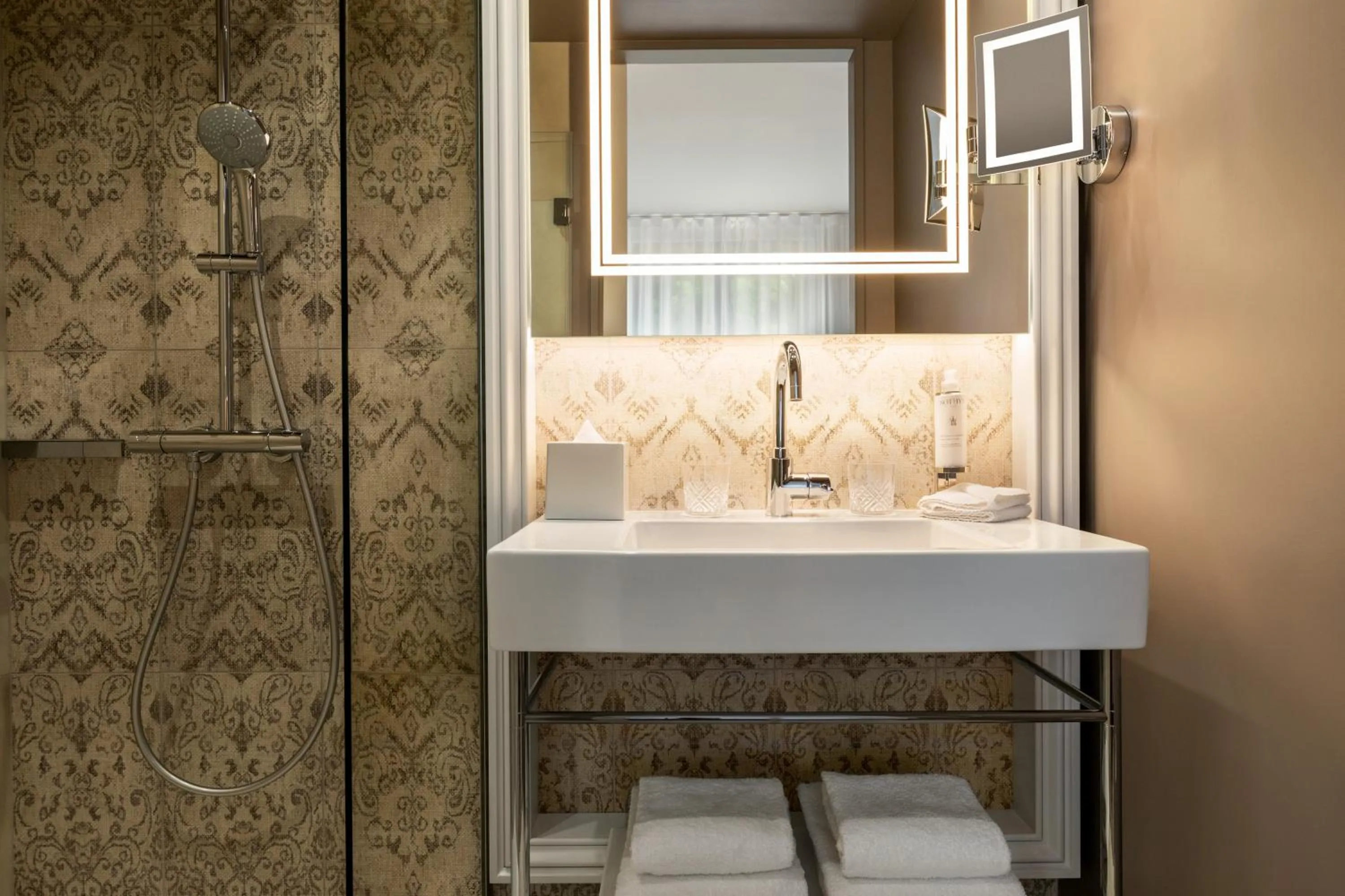 Bathroom in Dolce by Wyndham Versailles - Domaine du Montcel