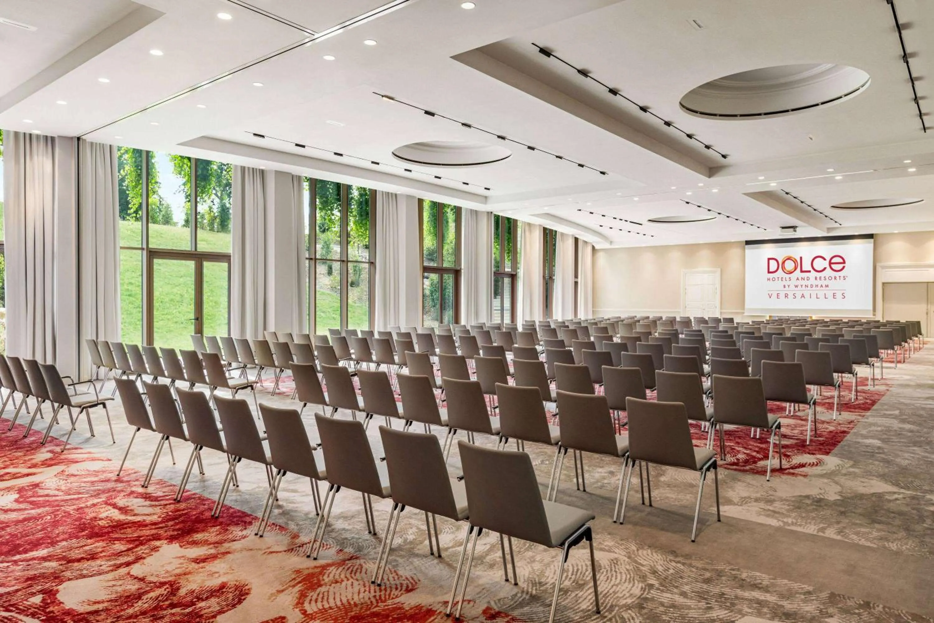 Business facilities in Dolce by Wyndham Versailles - Domaine du Montcel