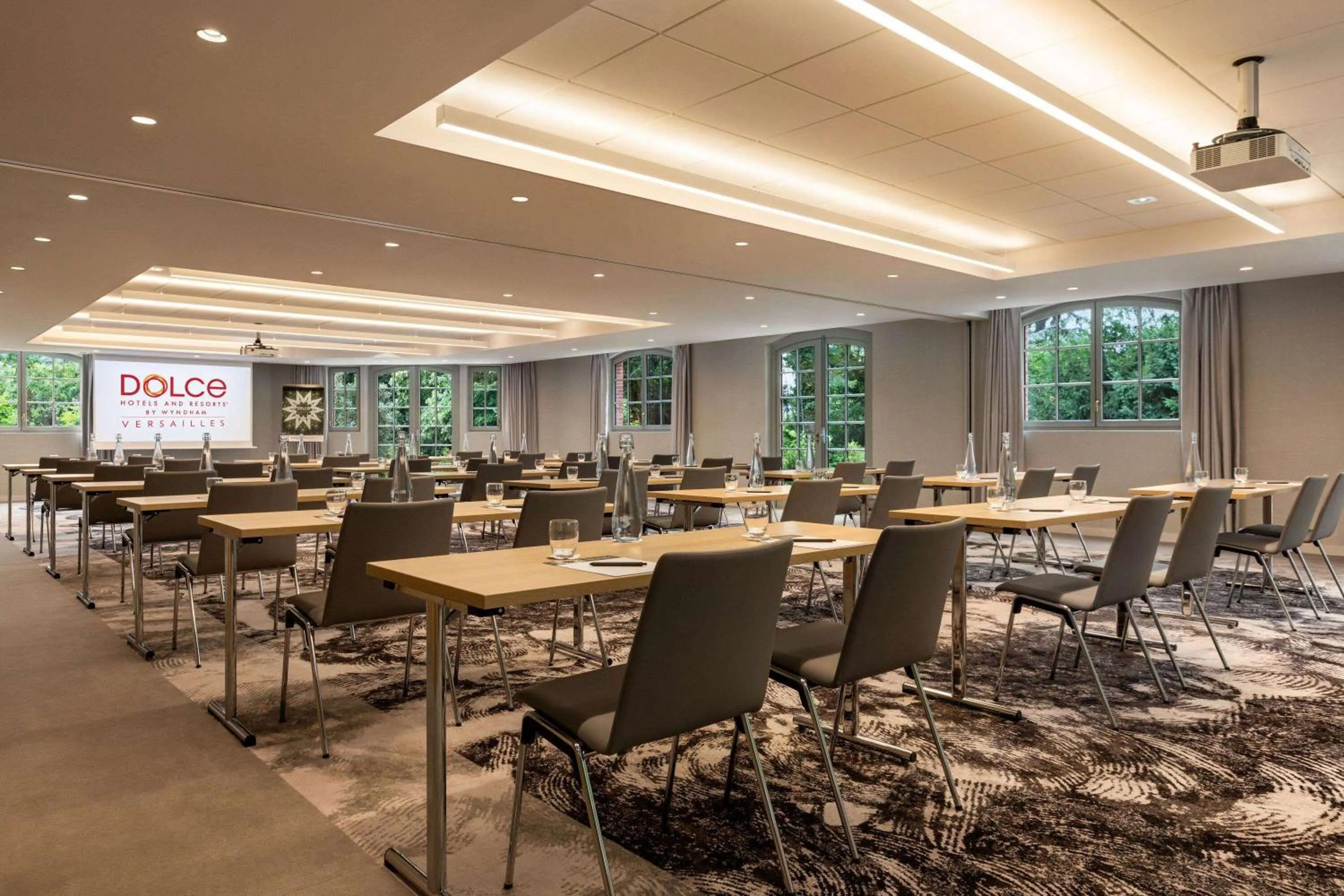Meeting/conference room in Dolce by Wyndham Versailles - Domaine du Montcel