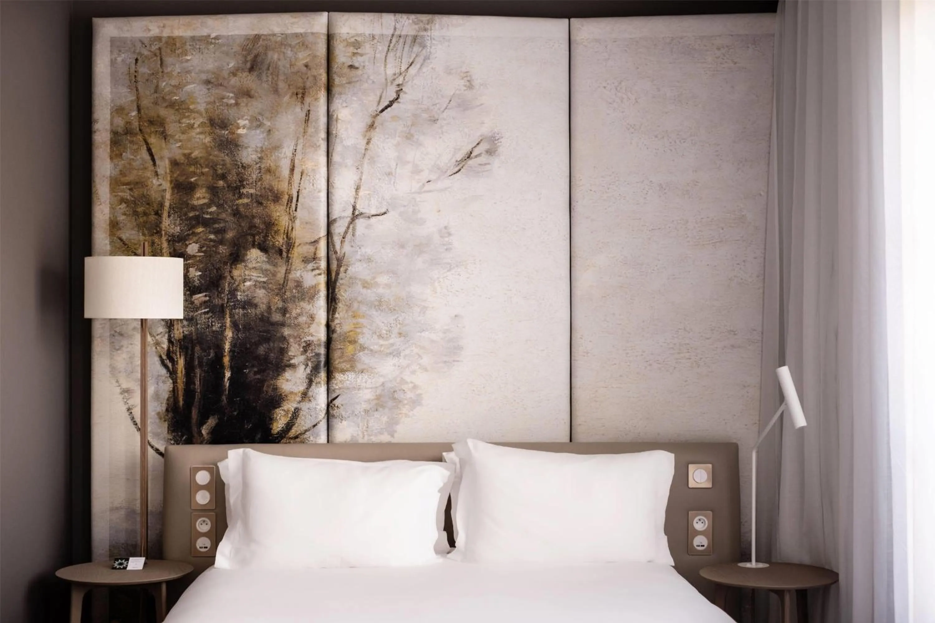 Photo of the whole room, Bed in Dolce by Wyndham Versailles - Domaine du Montcel