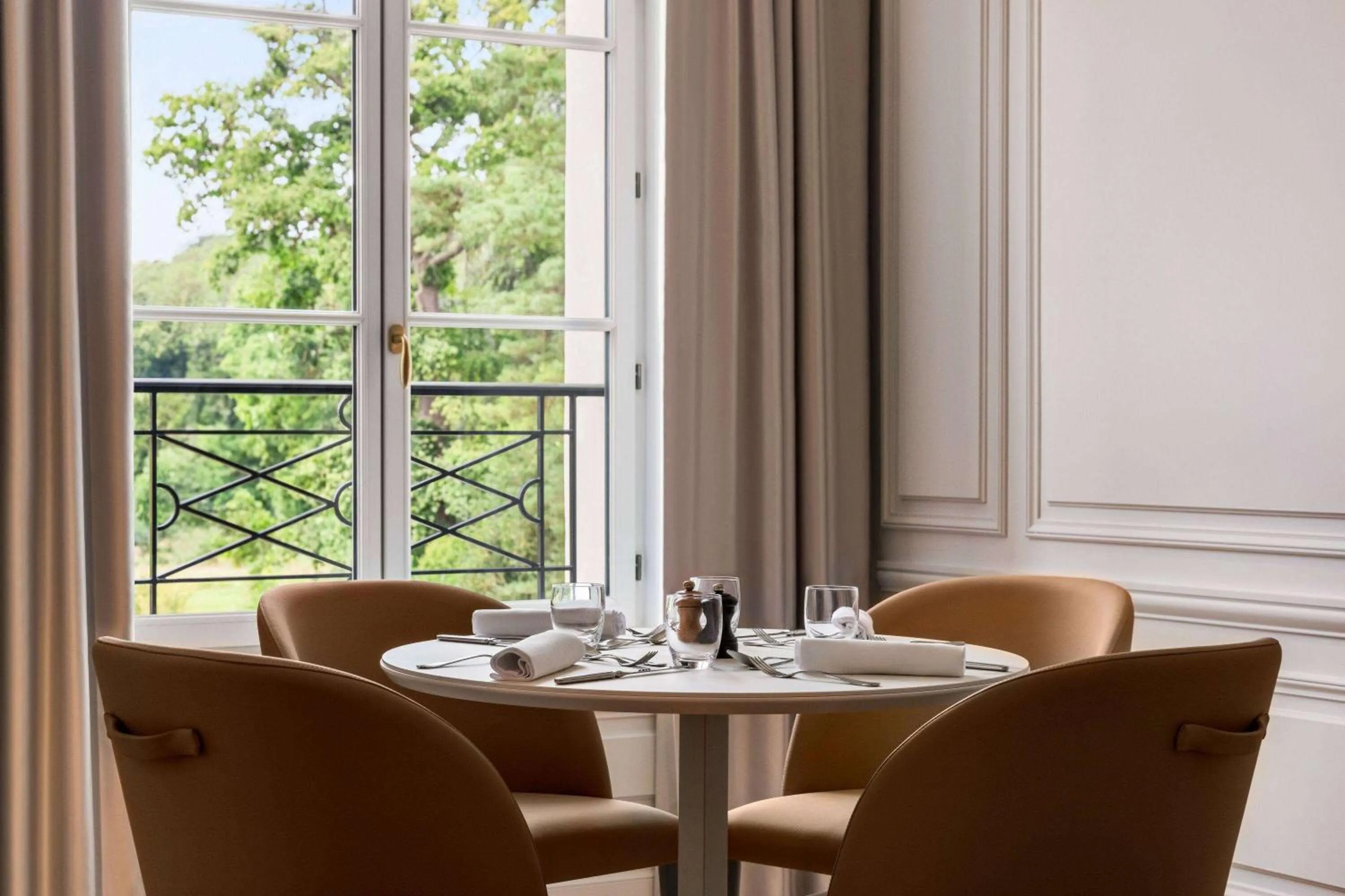 Restaurant/places to eat in Dolce by Wyndham Versailles - Domaine du Montcel
