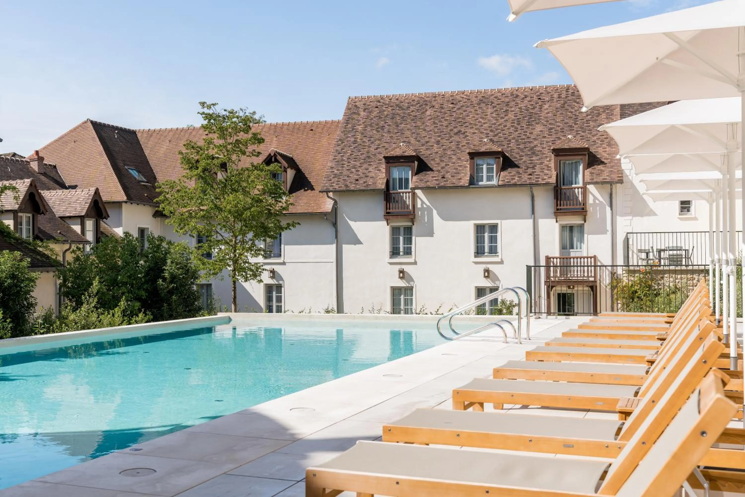 Swimming pool in Dolce by Wyndham Versailles - Domaine du Montcel