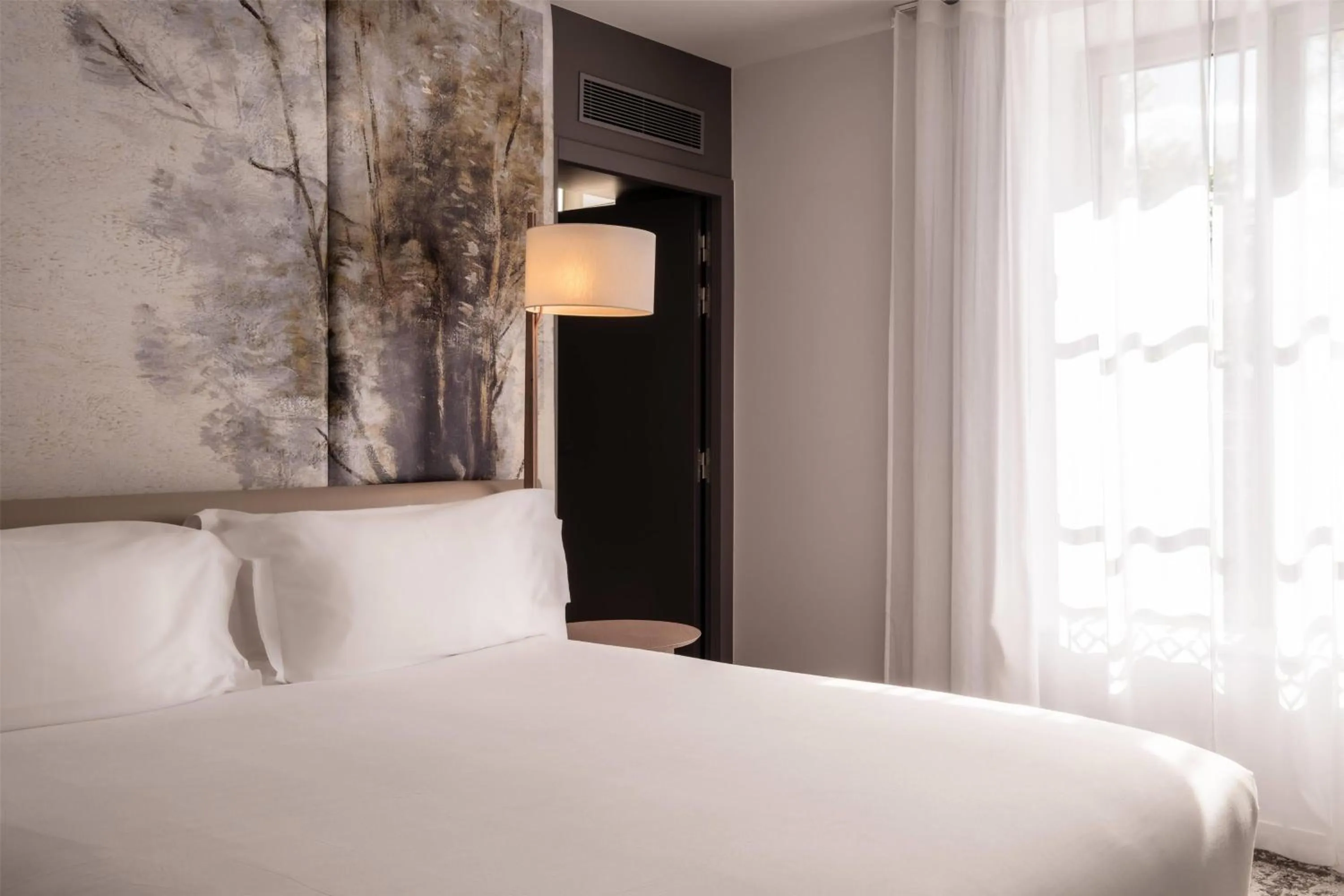 Photo of the whole room, Bed in Dolce by Wyndham Versailles - Domaine du Montcel