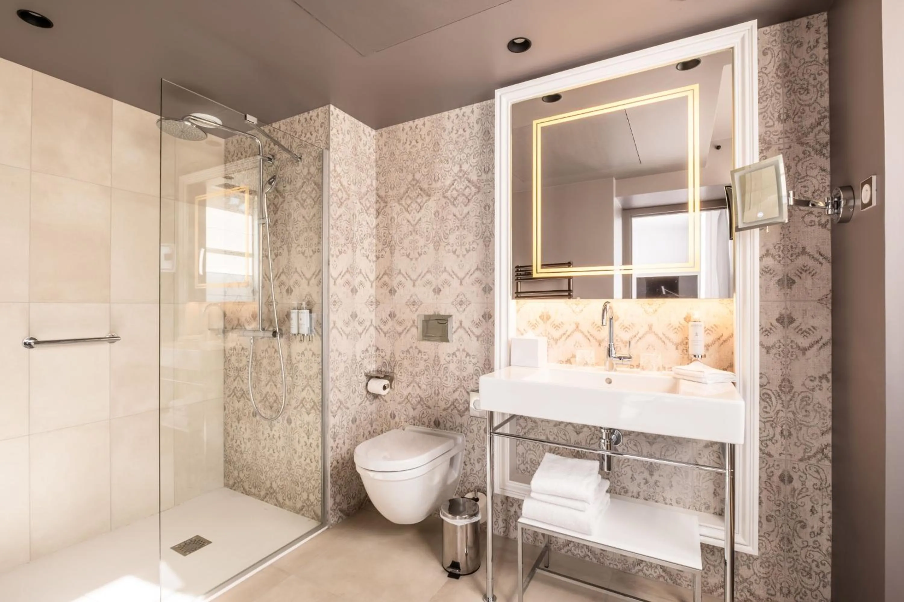 Bathroom in Dolce by Wyndham Versailles - Domaine du Montcel