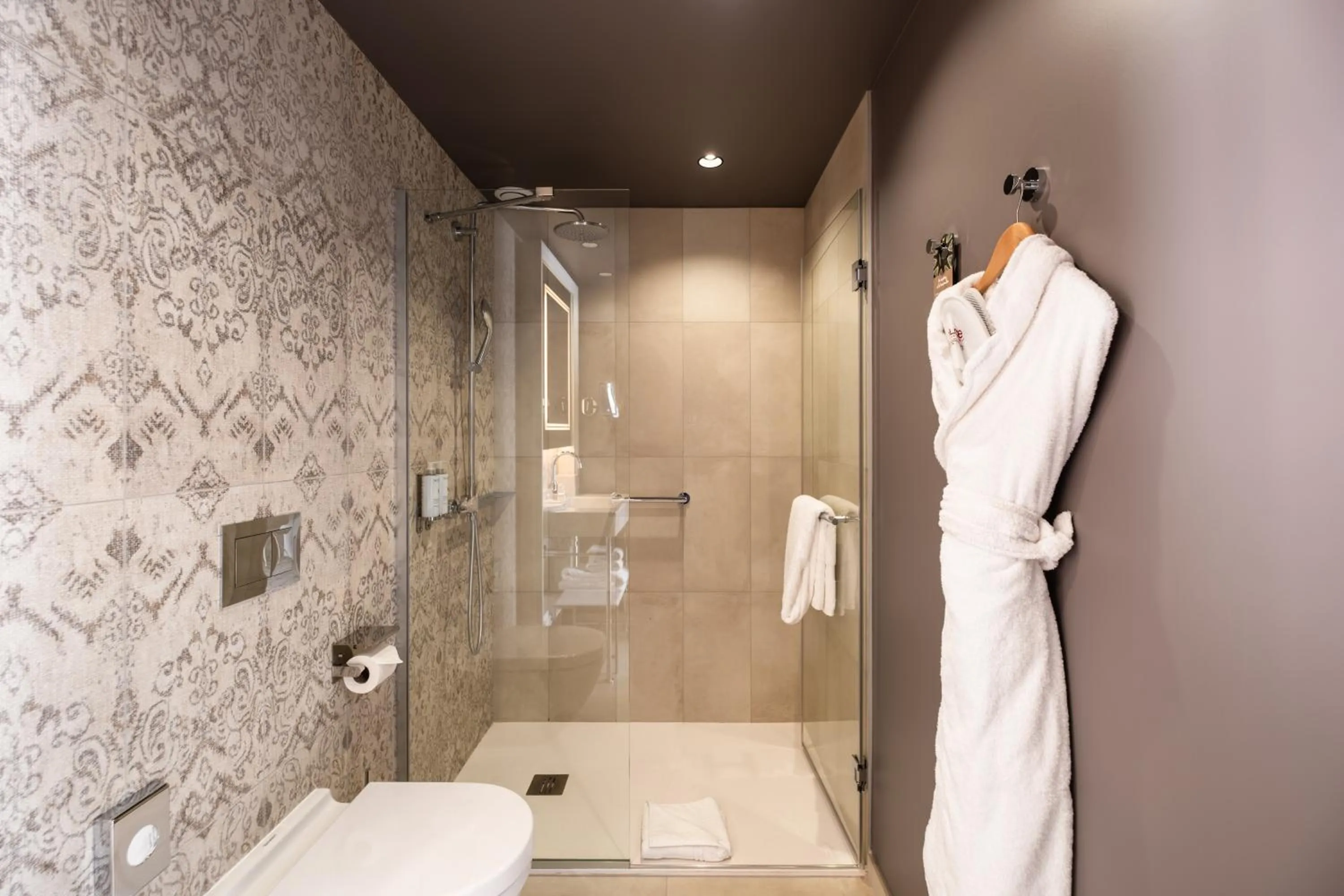 Bathroom in Dolce by Wyndham Versailles - Domaine du Montcel