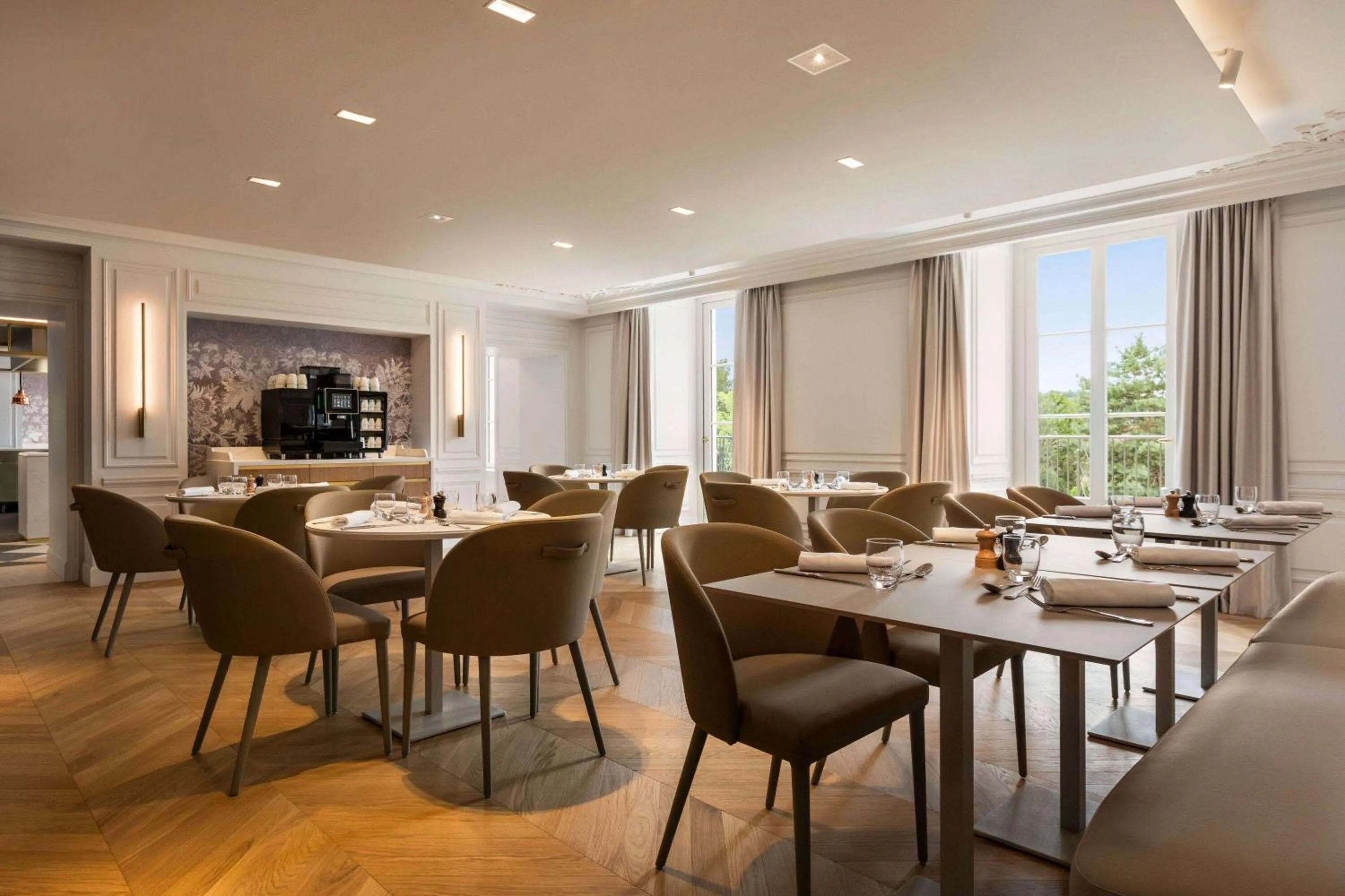 Restaurant/places to eat in Dolce by Wyndham Versailles - Domaine du Montcel