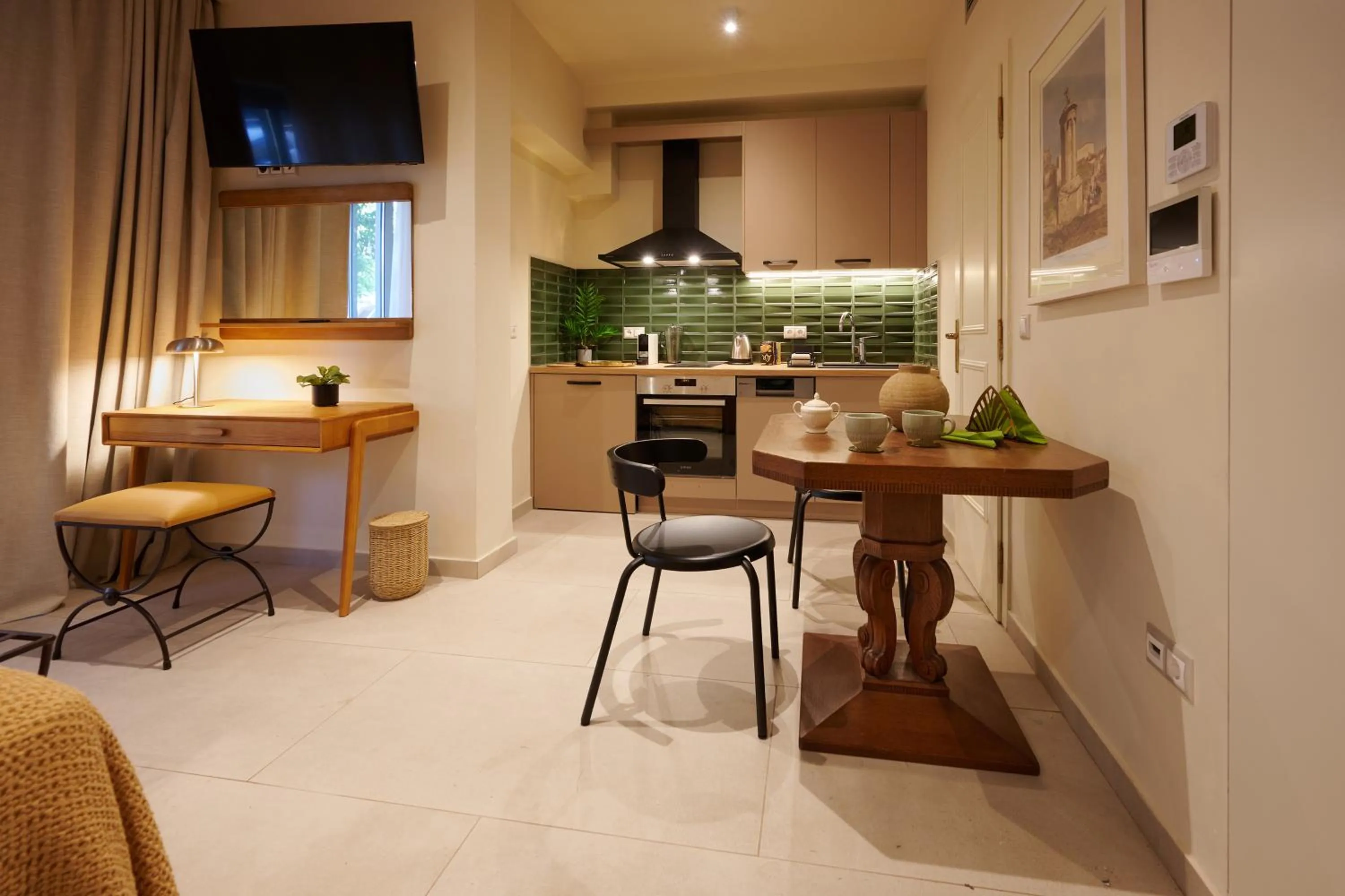 TV and multimedia in Rastoni Acropolis Uniquely Located Stylish Apartments