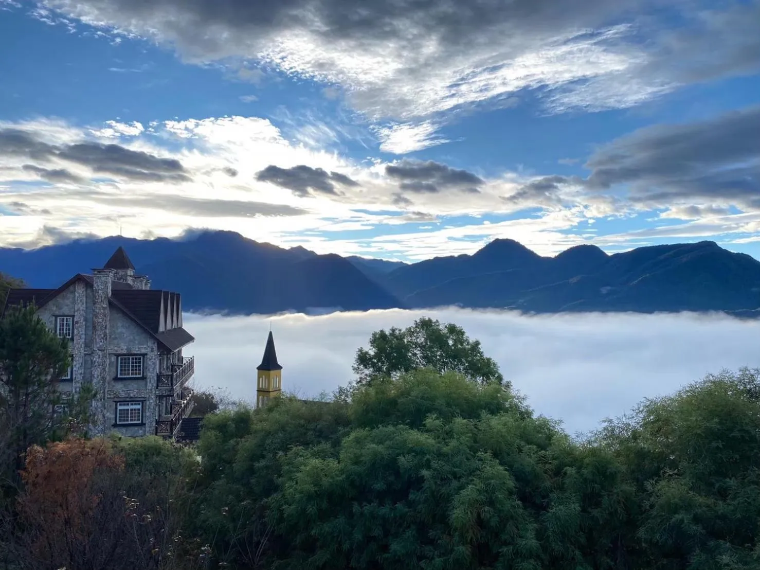 Property building in 日初雲來民宿