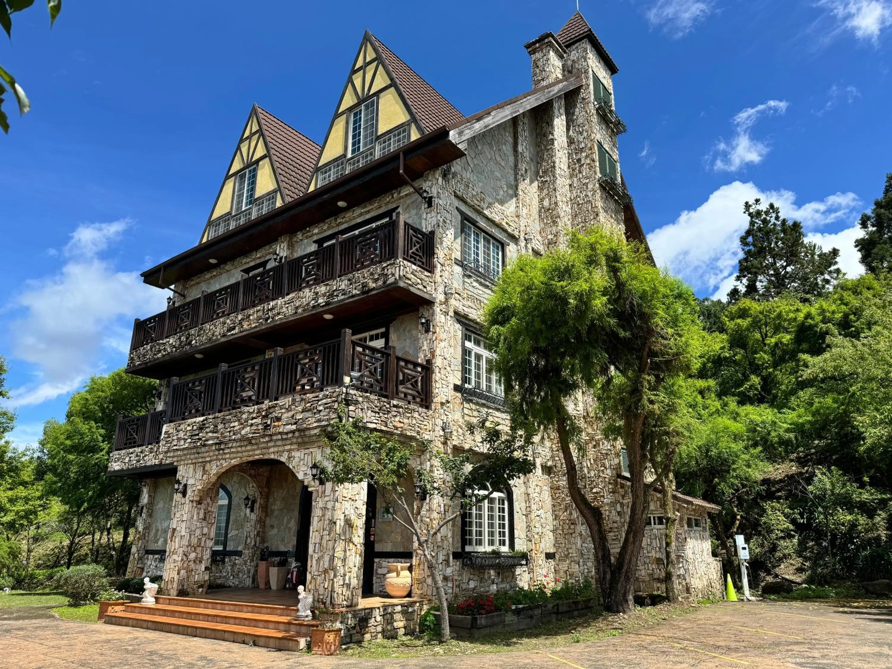 Property building in 日初雲來民宿