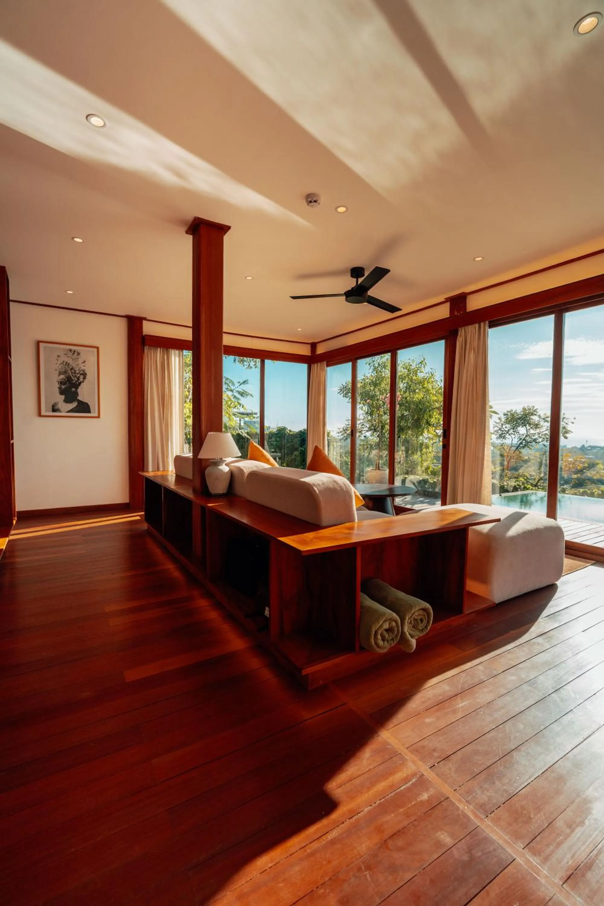 Living room in Ocean View Villas by Grün