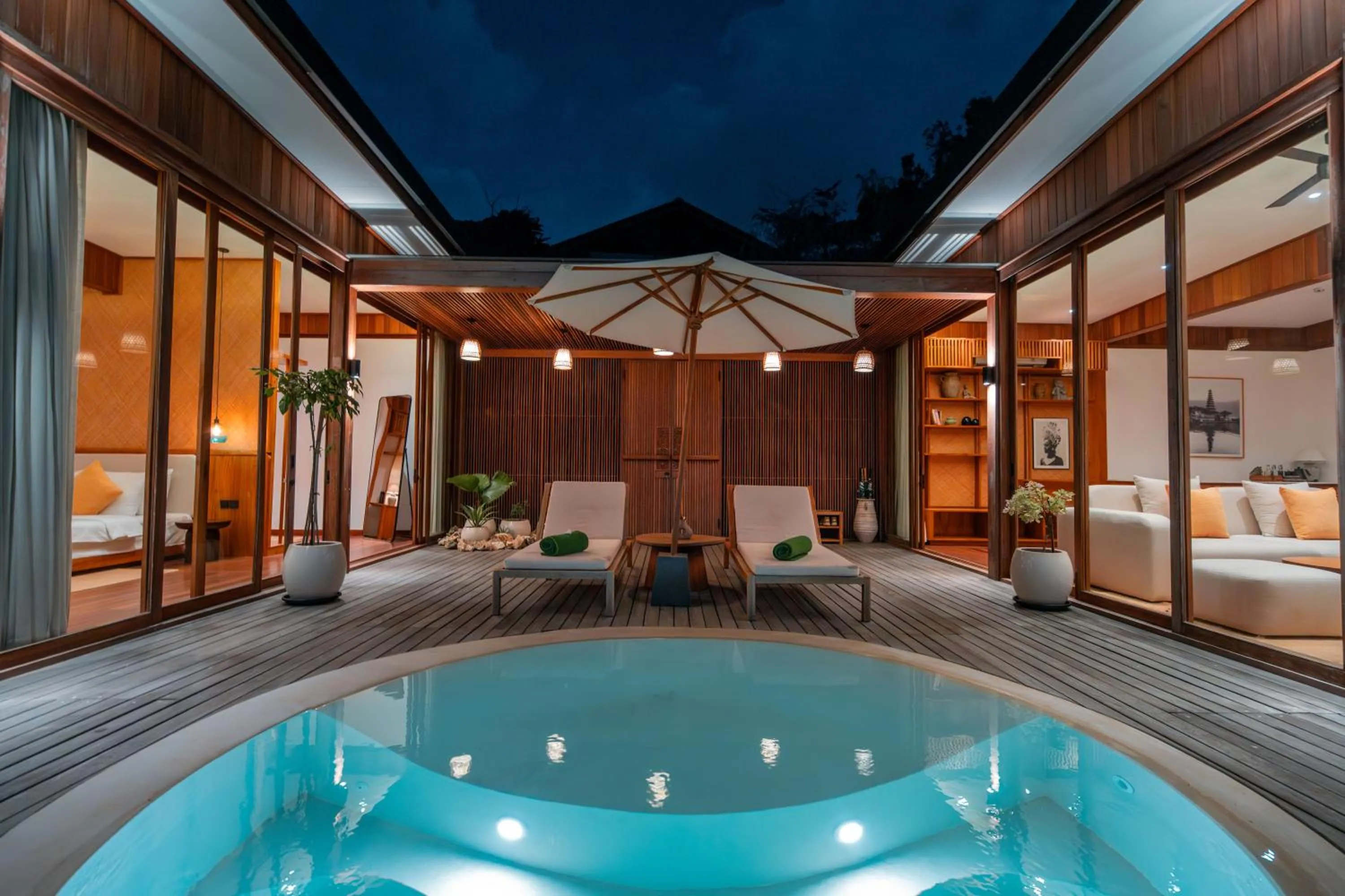 Balcony/Terrace in Ocean View Villas by Grün